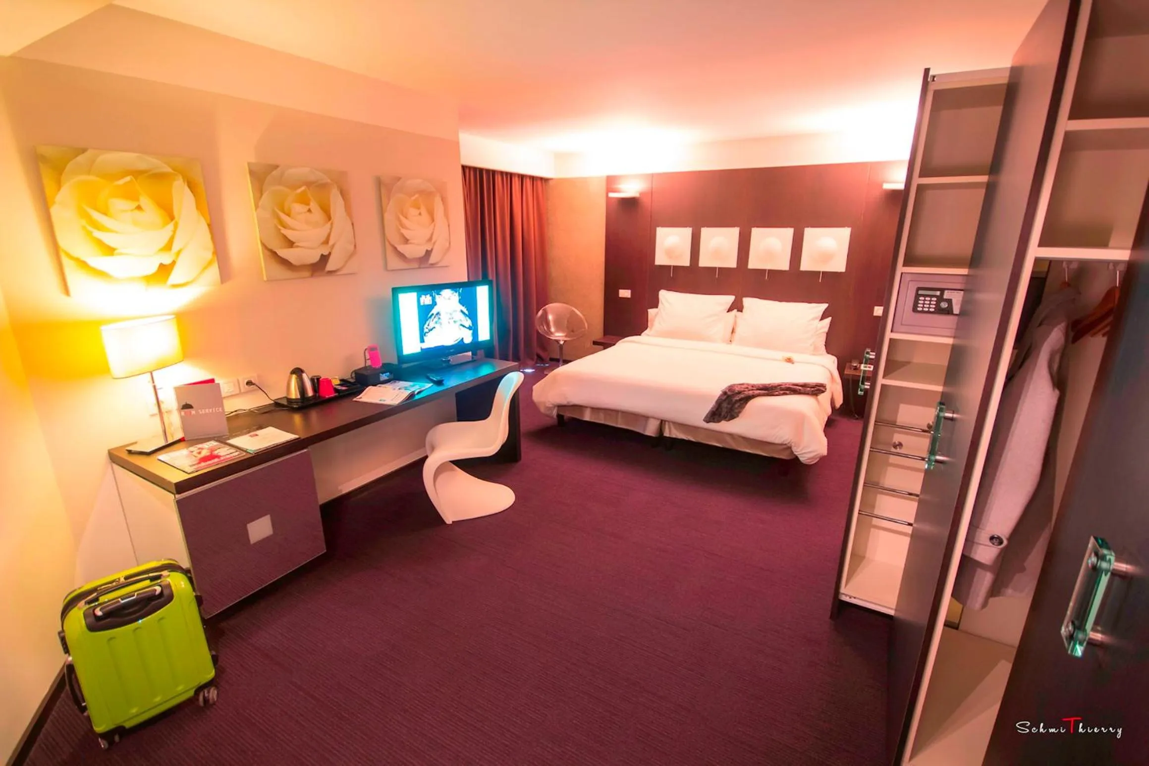 Photo of the whole room, Bed in Le Rex Hôtel