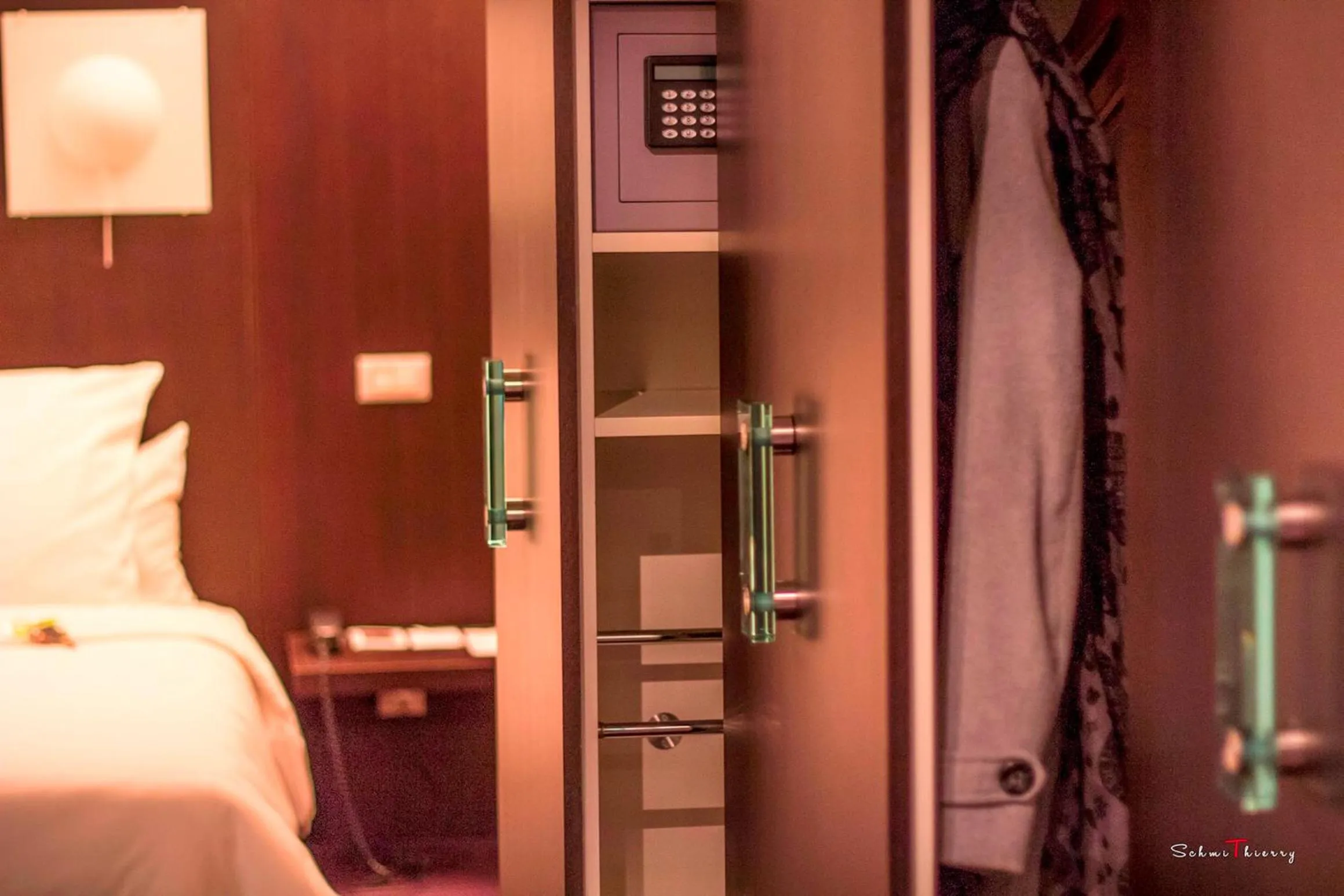 Decorative detail, Bed in Le Rex Hôtel