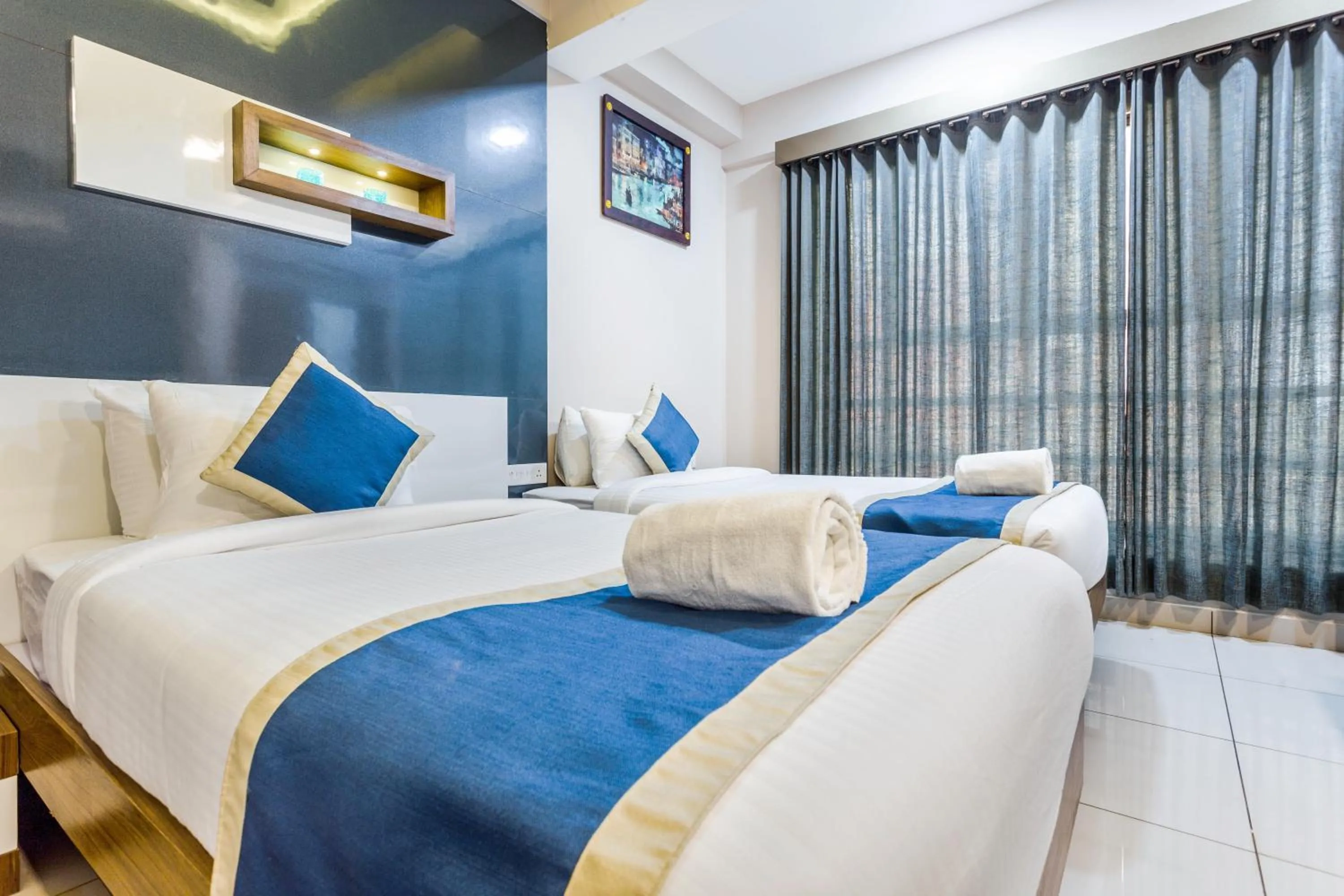 Photo of the whole room, Bed in Nextel Inn, Calicut