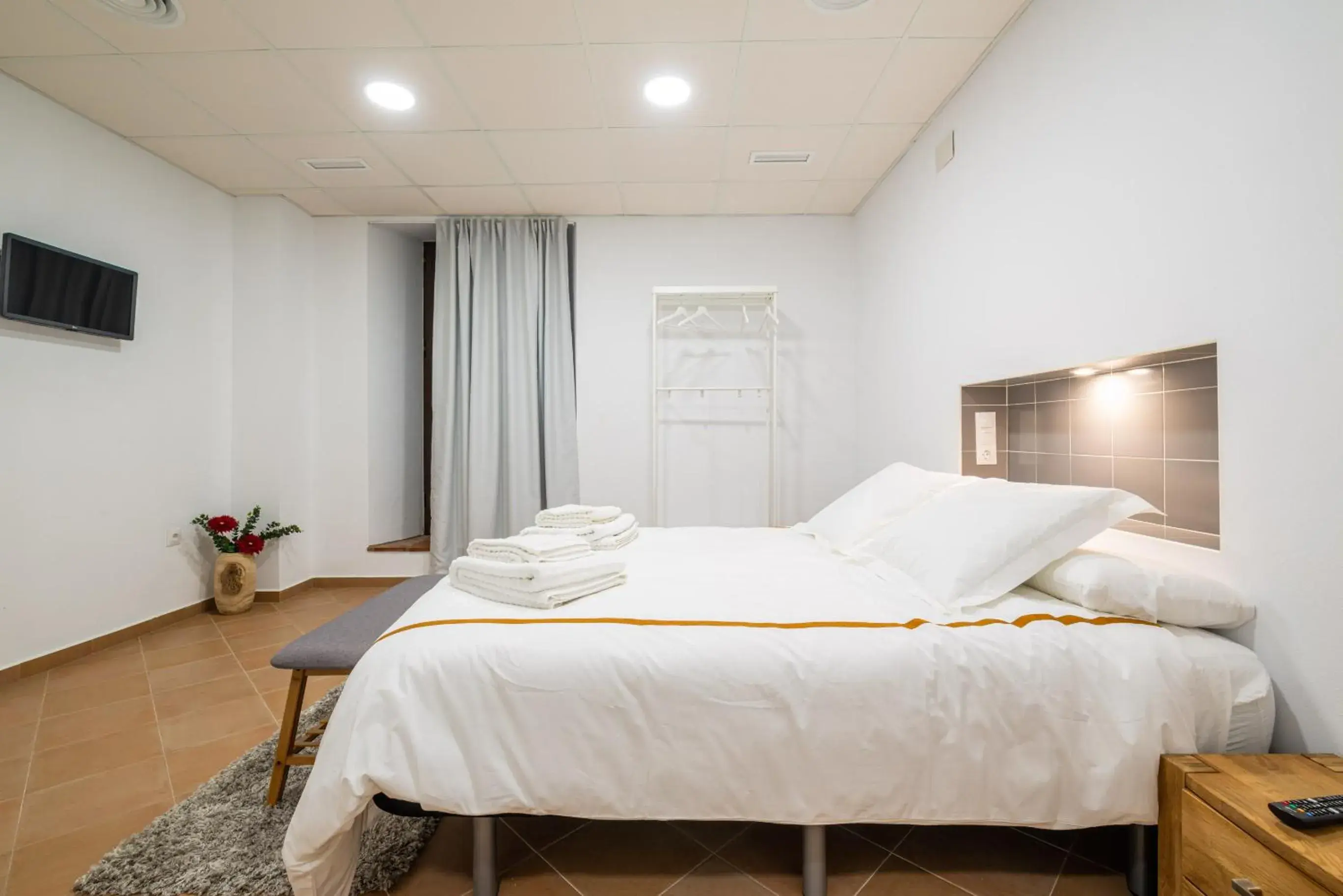 Deluxe Double Room with Balcony in Benarrabá Hostel Deluxe Double Room with Balcony in Benarrabá Hostel