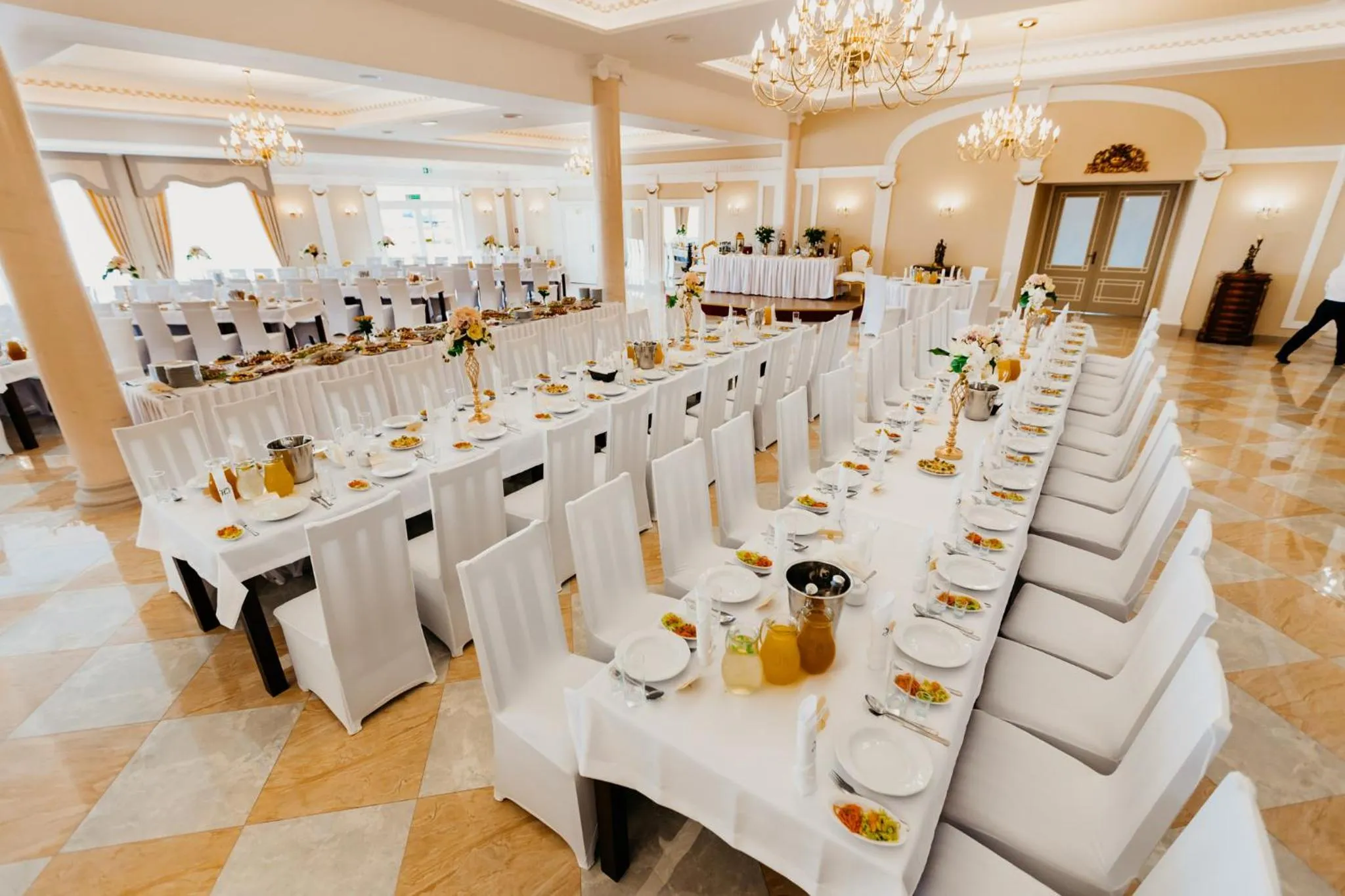 Restaurant/places to eat in Hotel Korczowa