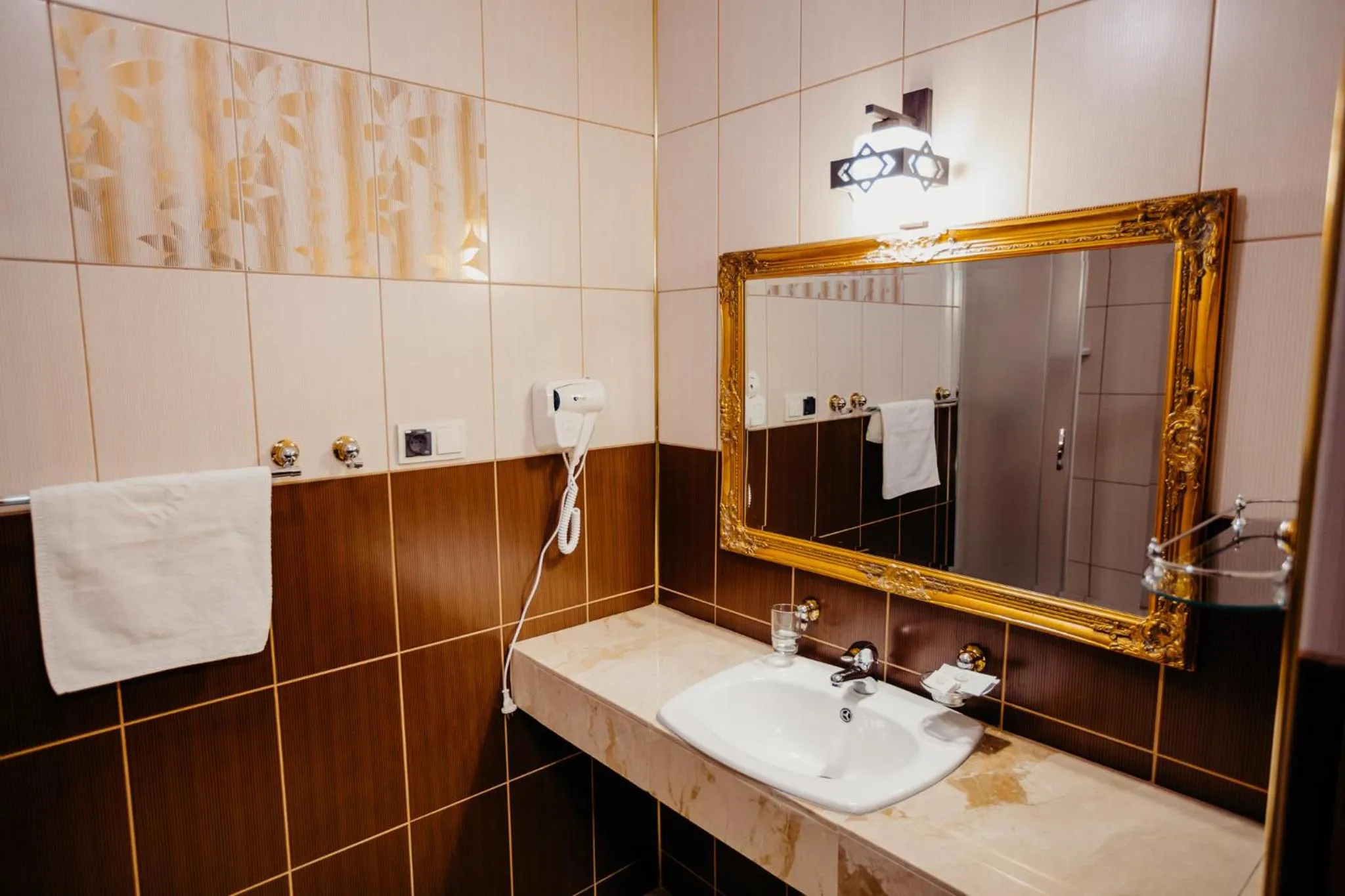Shower in Hotel Korczowa