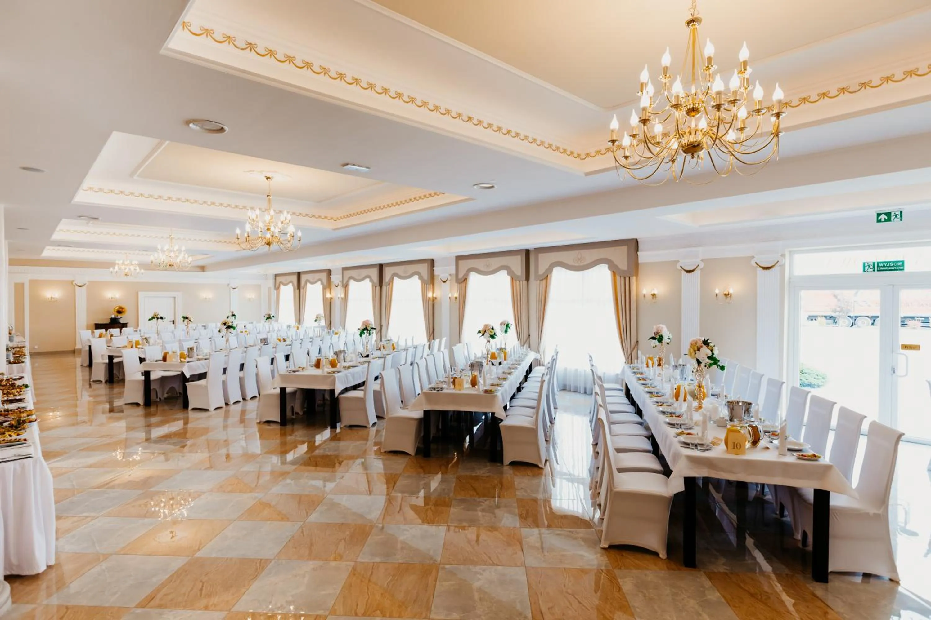 Restaurant/places to eat in Hotel Korczowa