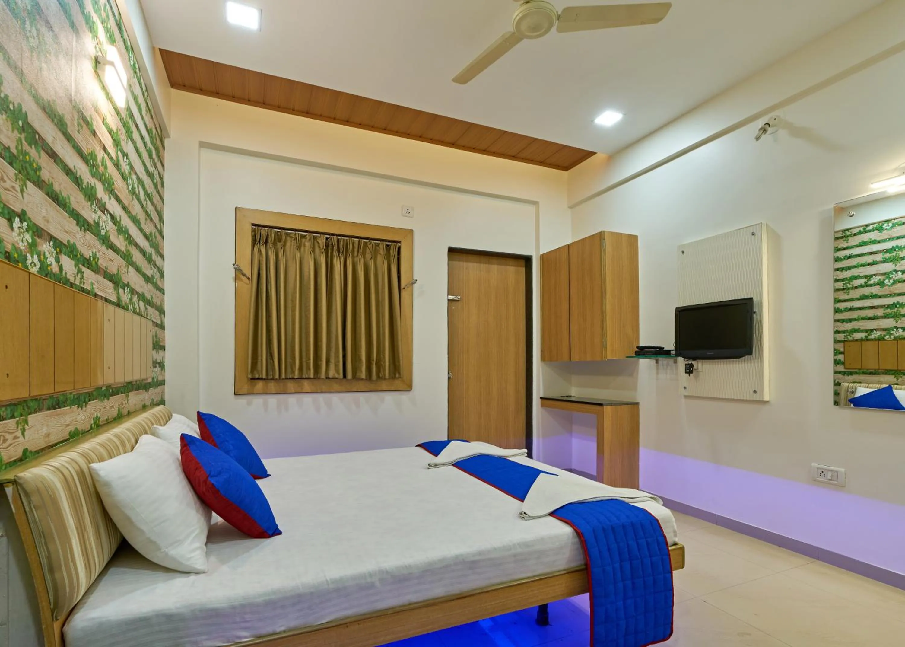 Standard Double Room with Fan in Hotel Ganeshratna Executive Kolhapur