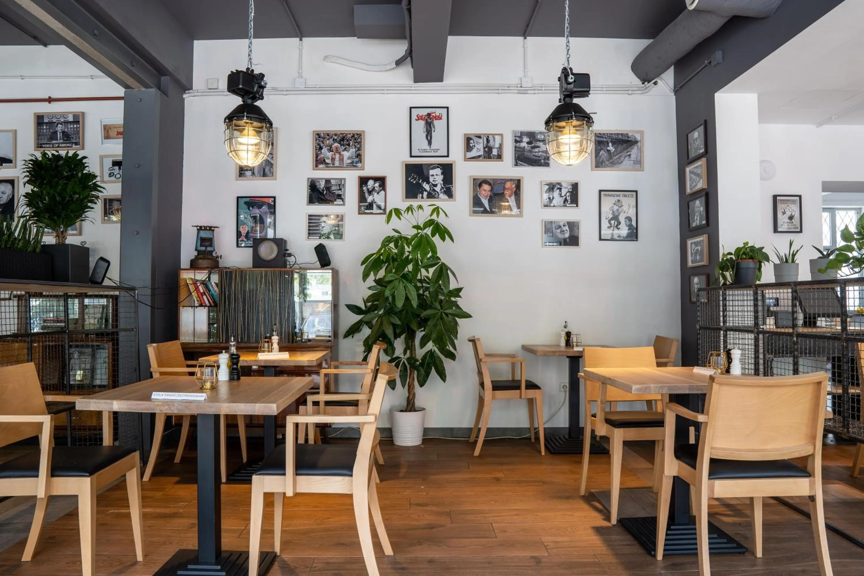 Restaurant/places to eat in Hotel Mokotów