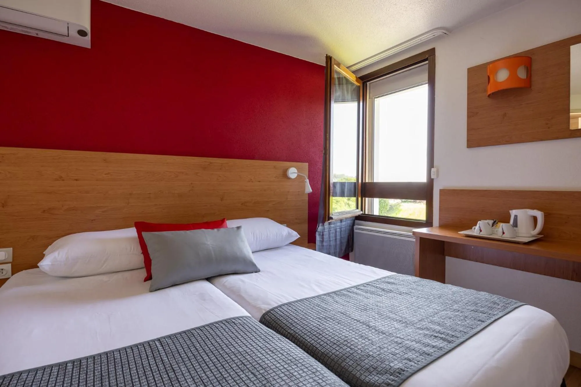 Bed in The Originals City, Hôtel Mâcon Sud