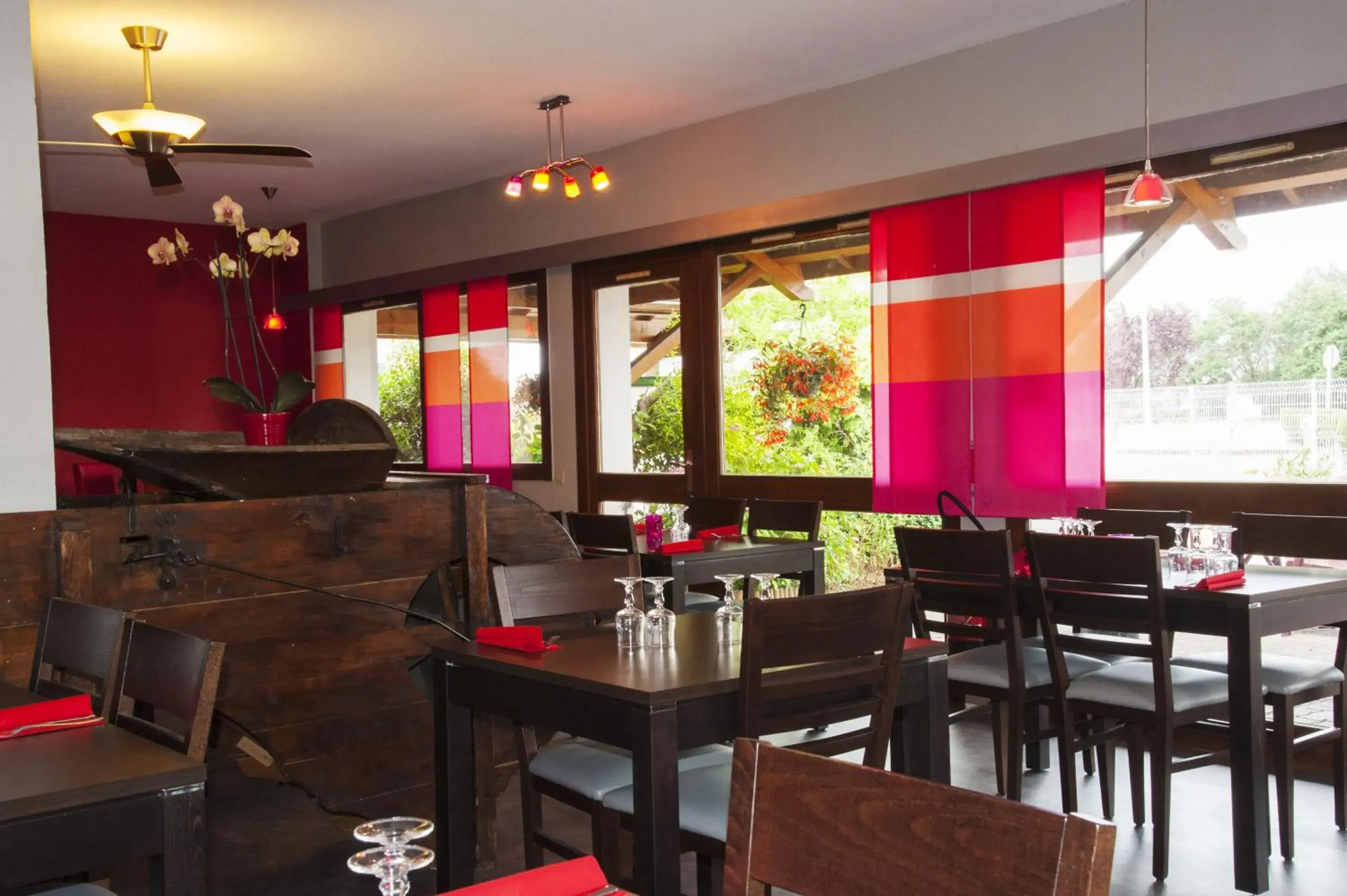 Restaurant/places to eat in The Originals City, Hôtel Mâcon Sud Restaurant/places to eat in The Originals City, Hôtel Mâcon Sud