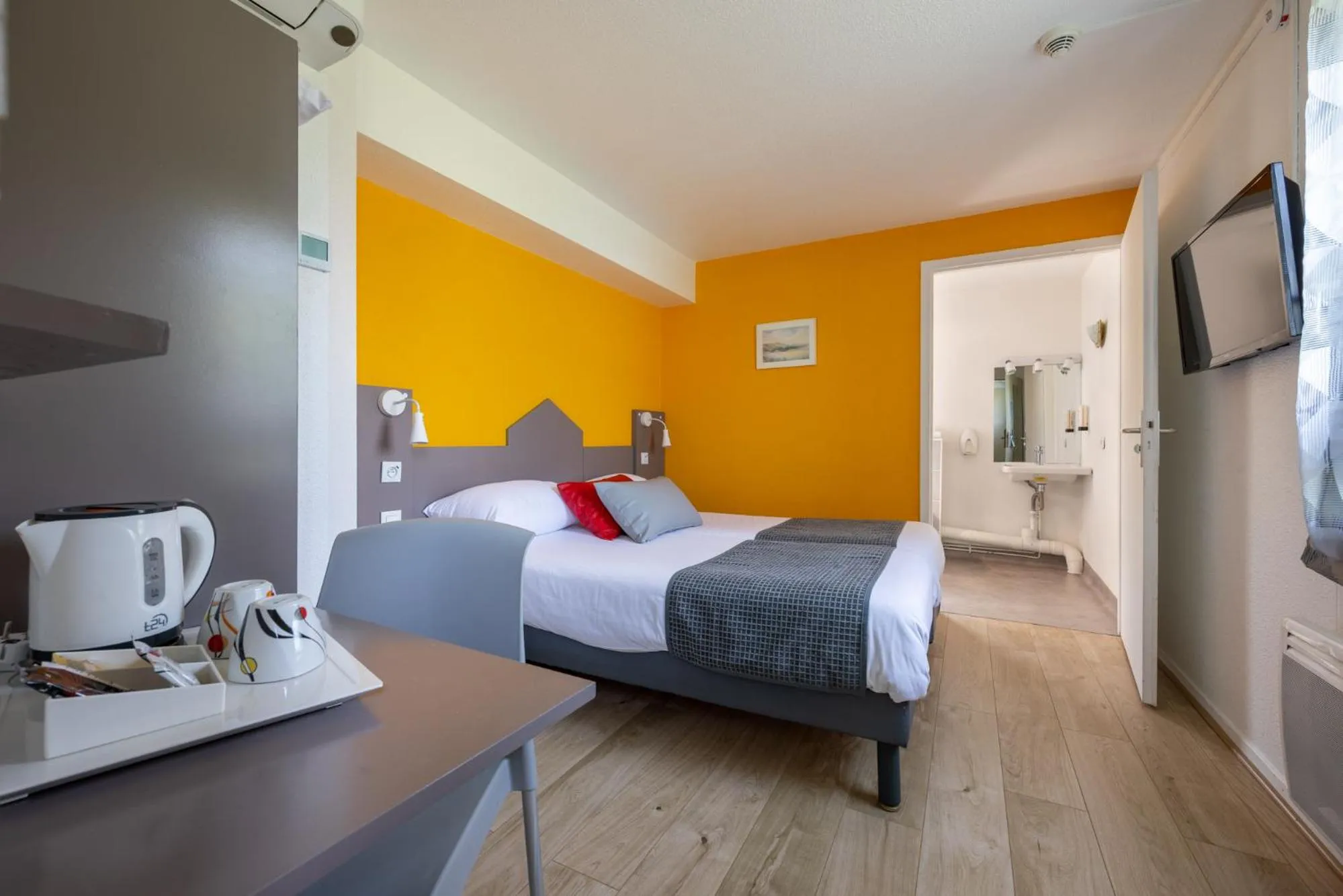 Bed in The Originals City, Hôtel Mâcon Sud