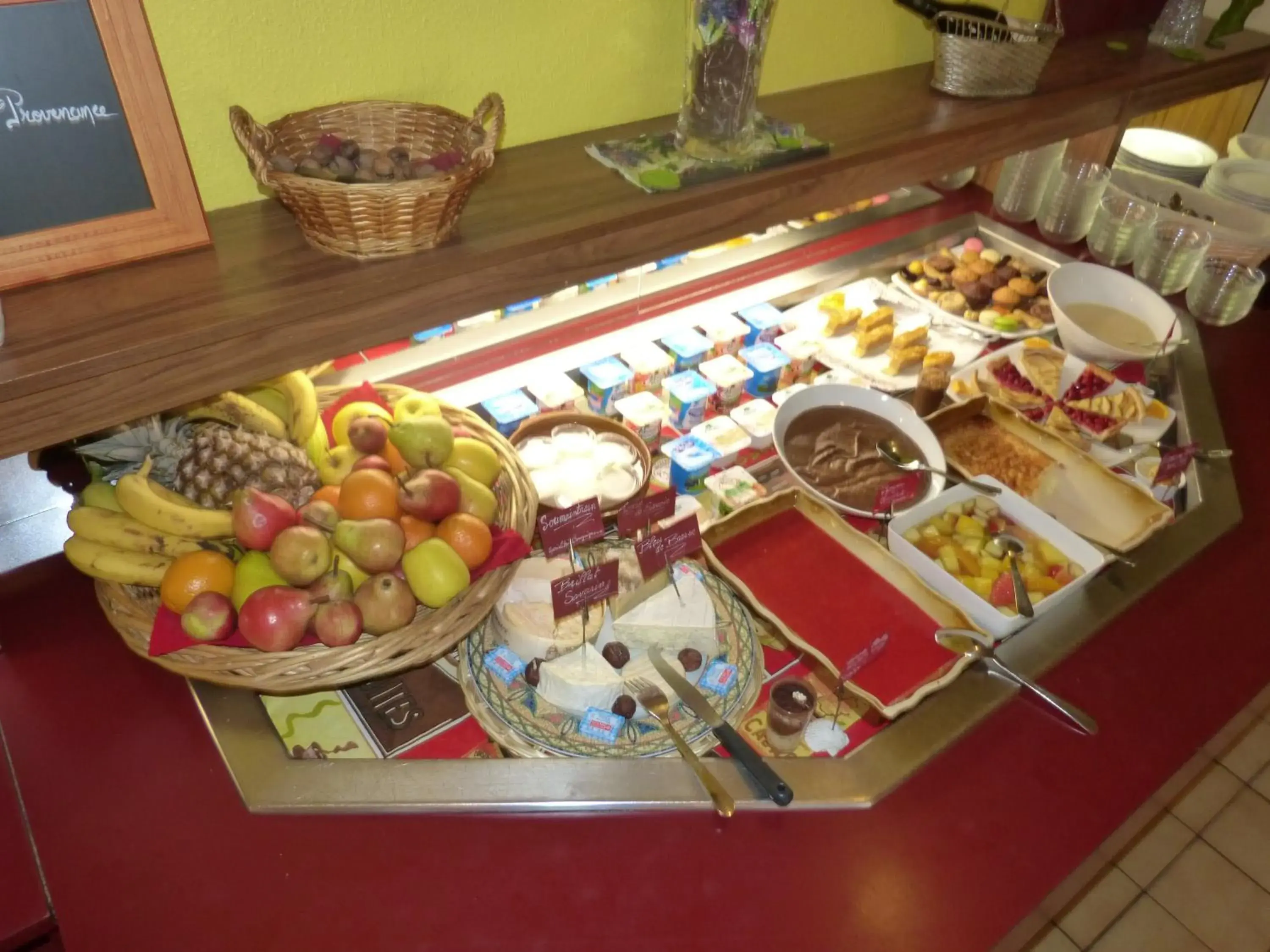 Food and drinks in The Originals City, Hôtel Mâcon Sud Food and drinks in The Originals City, Hôtel Mâcon Sud