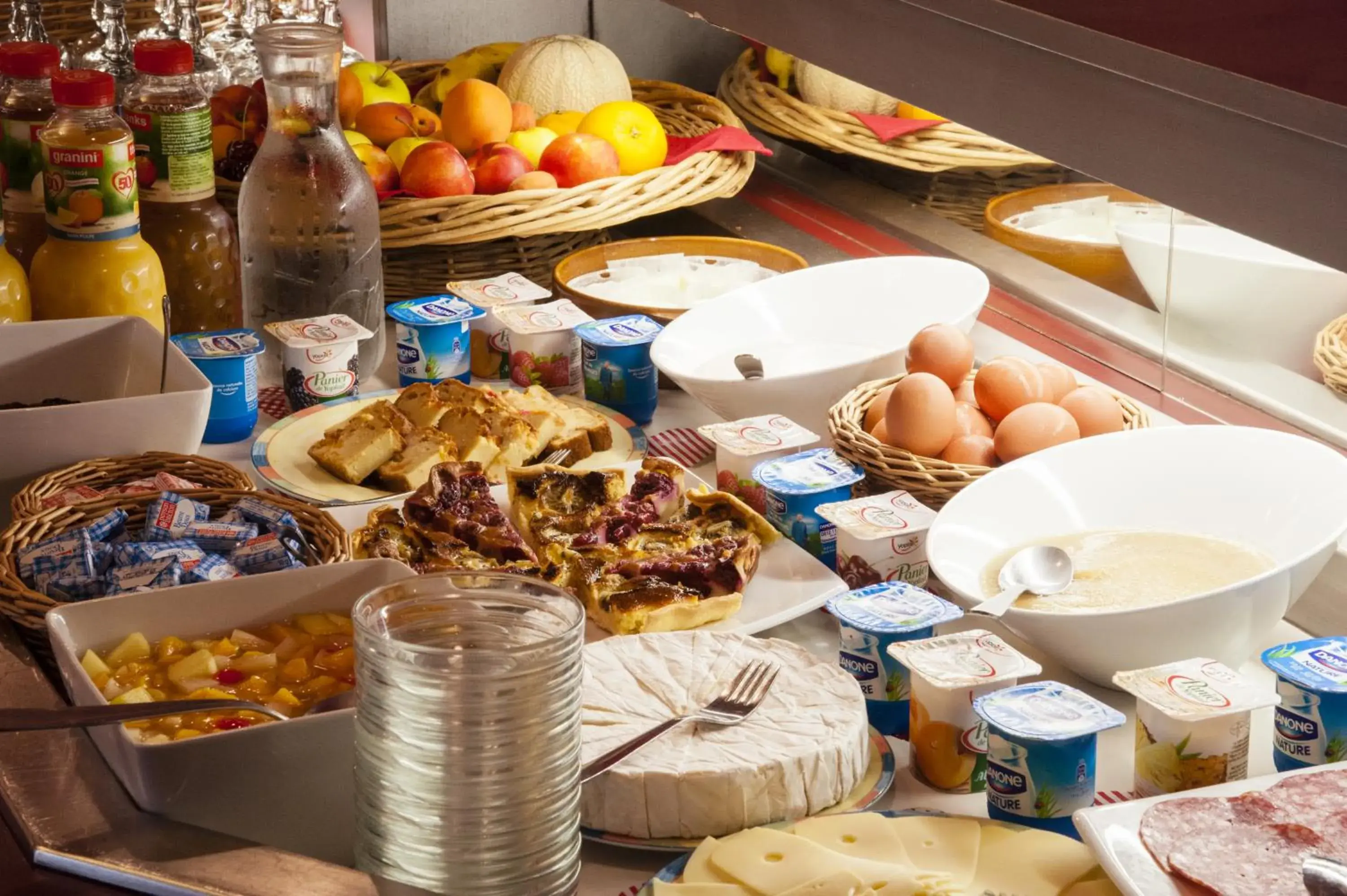 Food and drinks in The Originals City, Hôtel Mâcon Sud Food and drinks in The Originals City, Hôtel Mâcon Sud