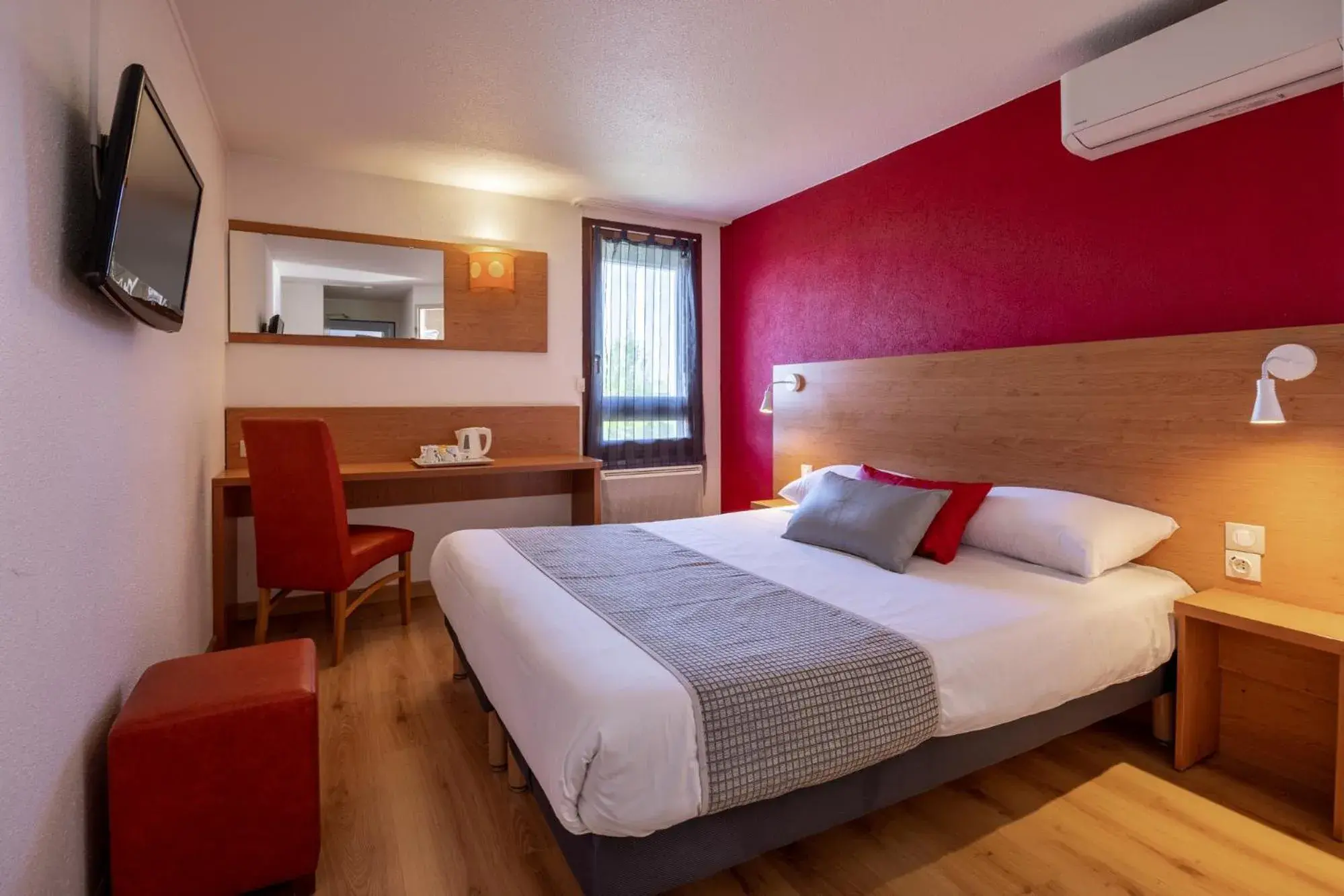 Bed in The Originals City, Hôtel Mâcon Sud Bed in The Originals City, Hôtel Mâcon Sud