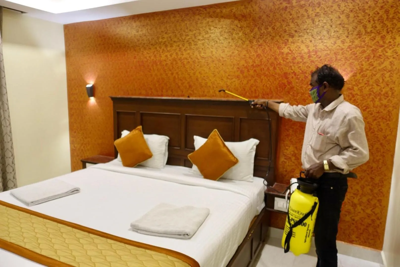 Staff, Bed in I Residency