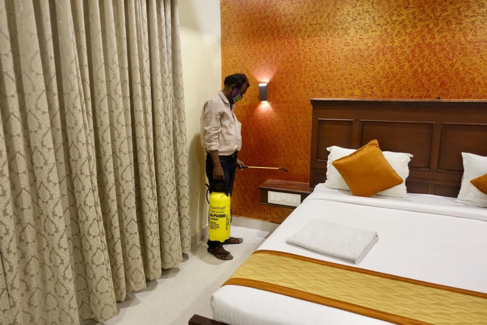 Staff, Bed in I Residency