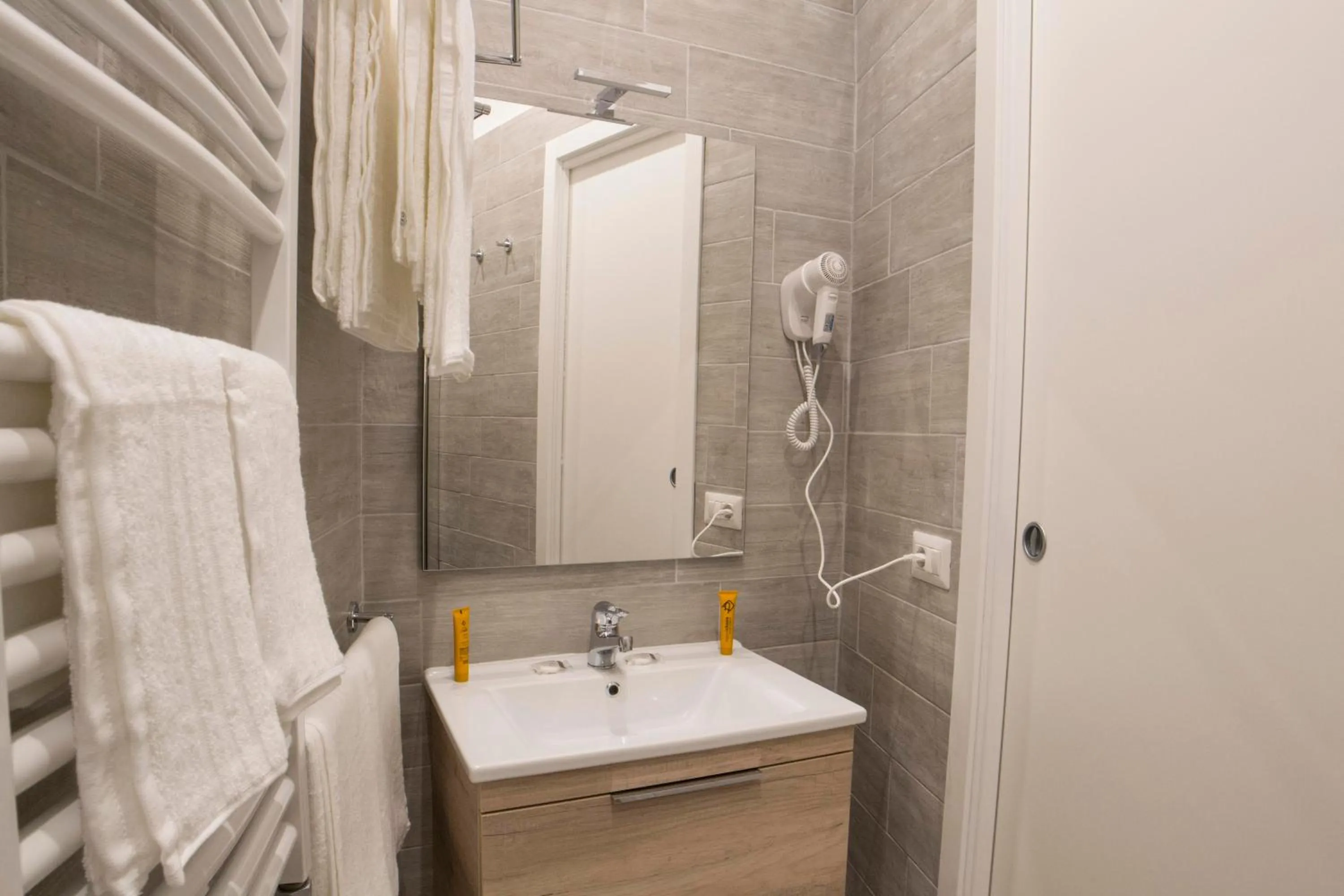 Shower in Morelli suite