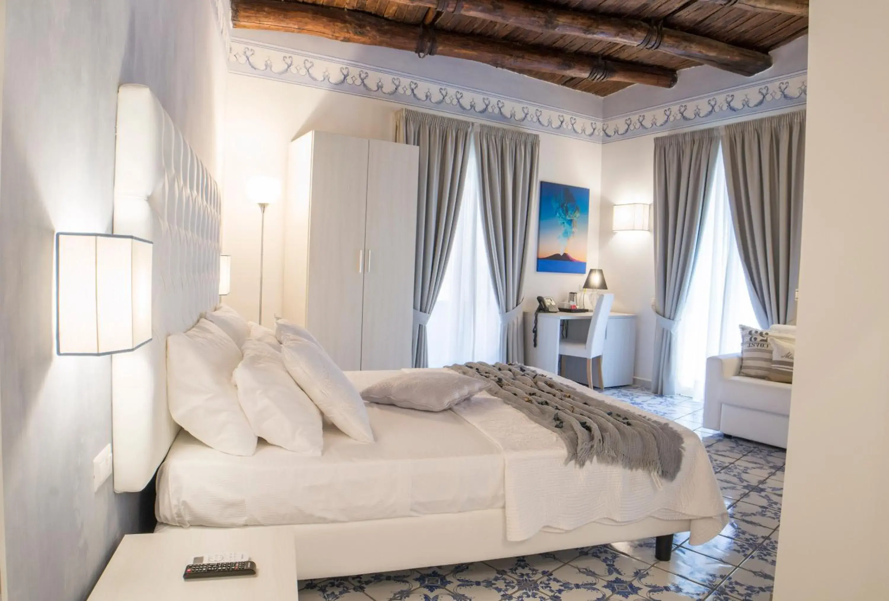 Coffee/tea facilities, Bed in Morelli suite Coffee/tea facilities, Bed in Morelli suite