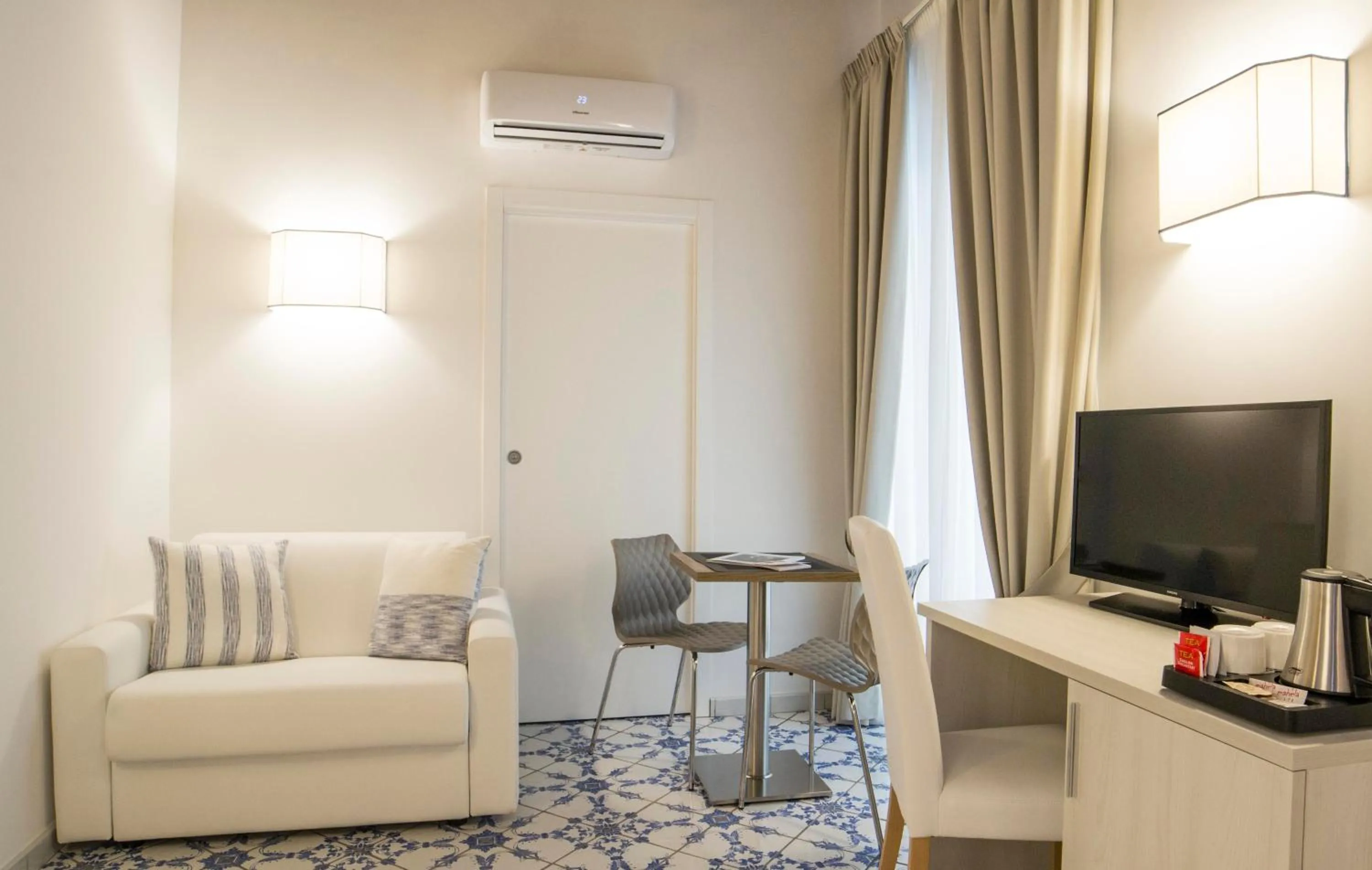 Living room in Morelli suite