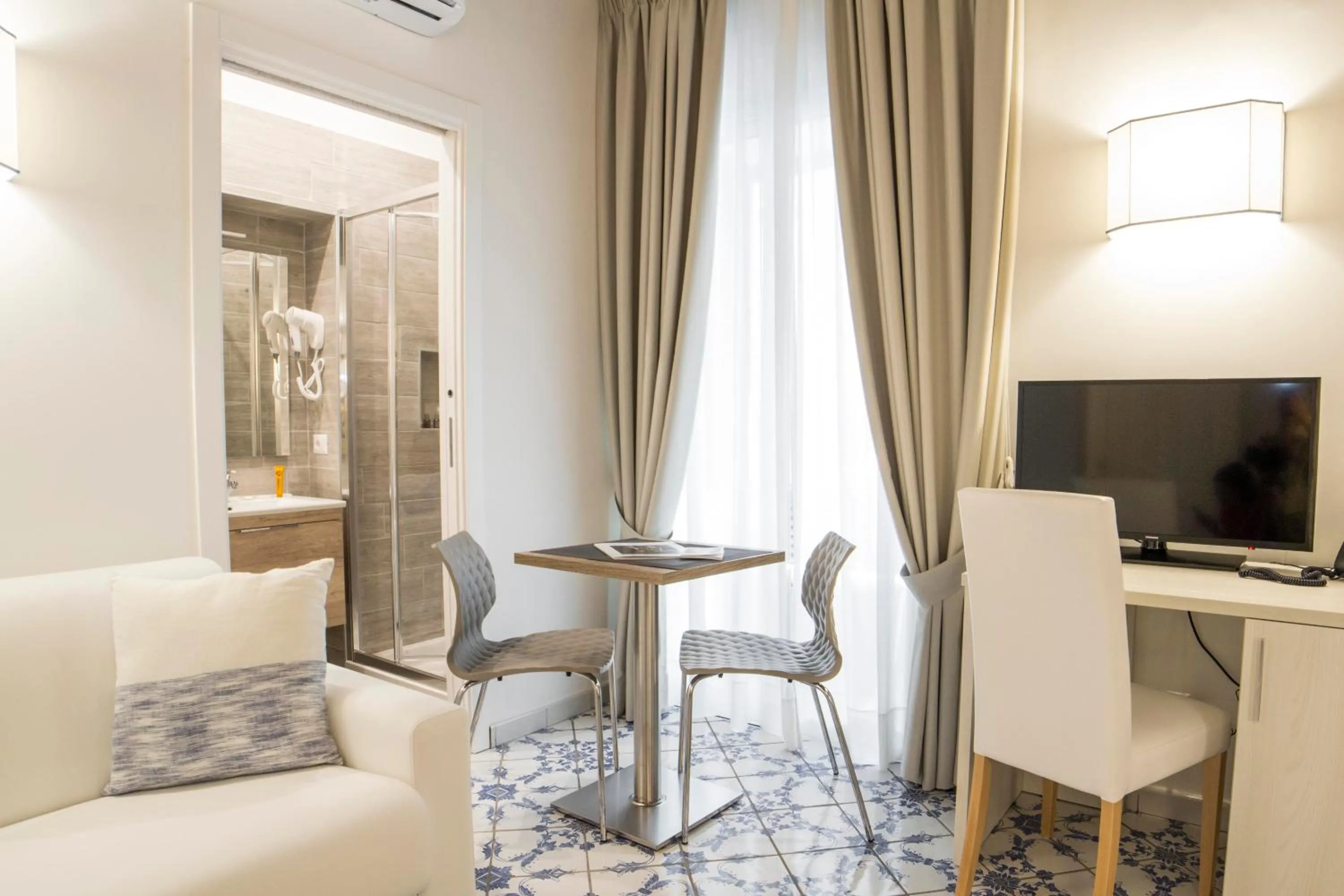 Living room in Morelli suite