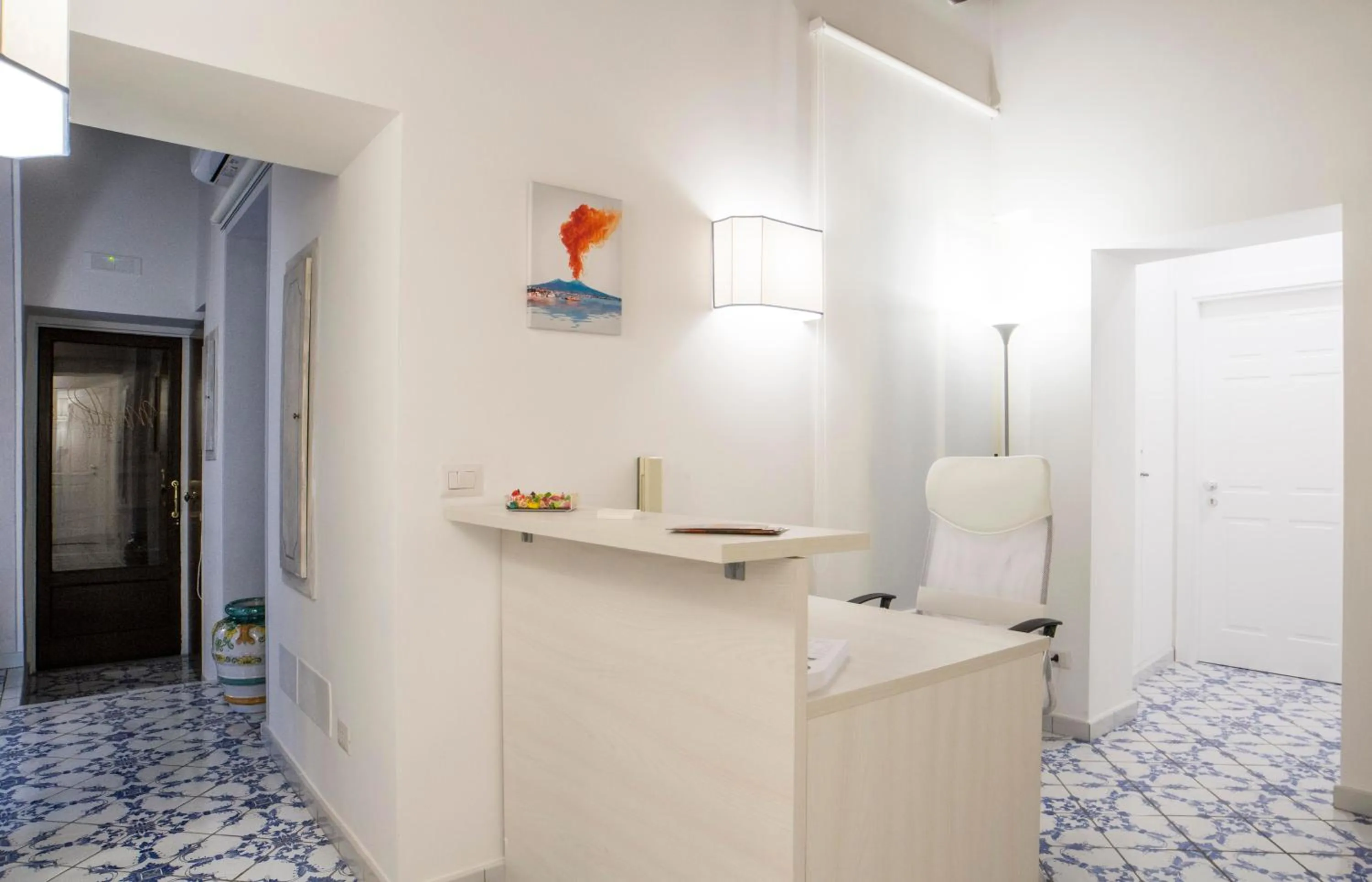 Communal lounge/ TV room in Morelli suite