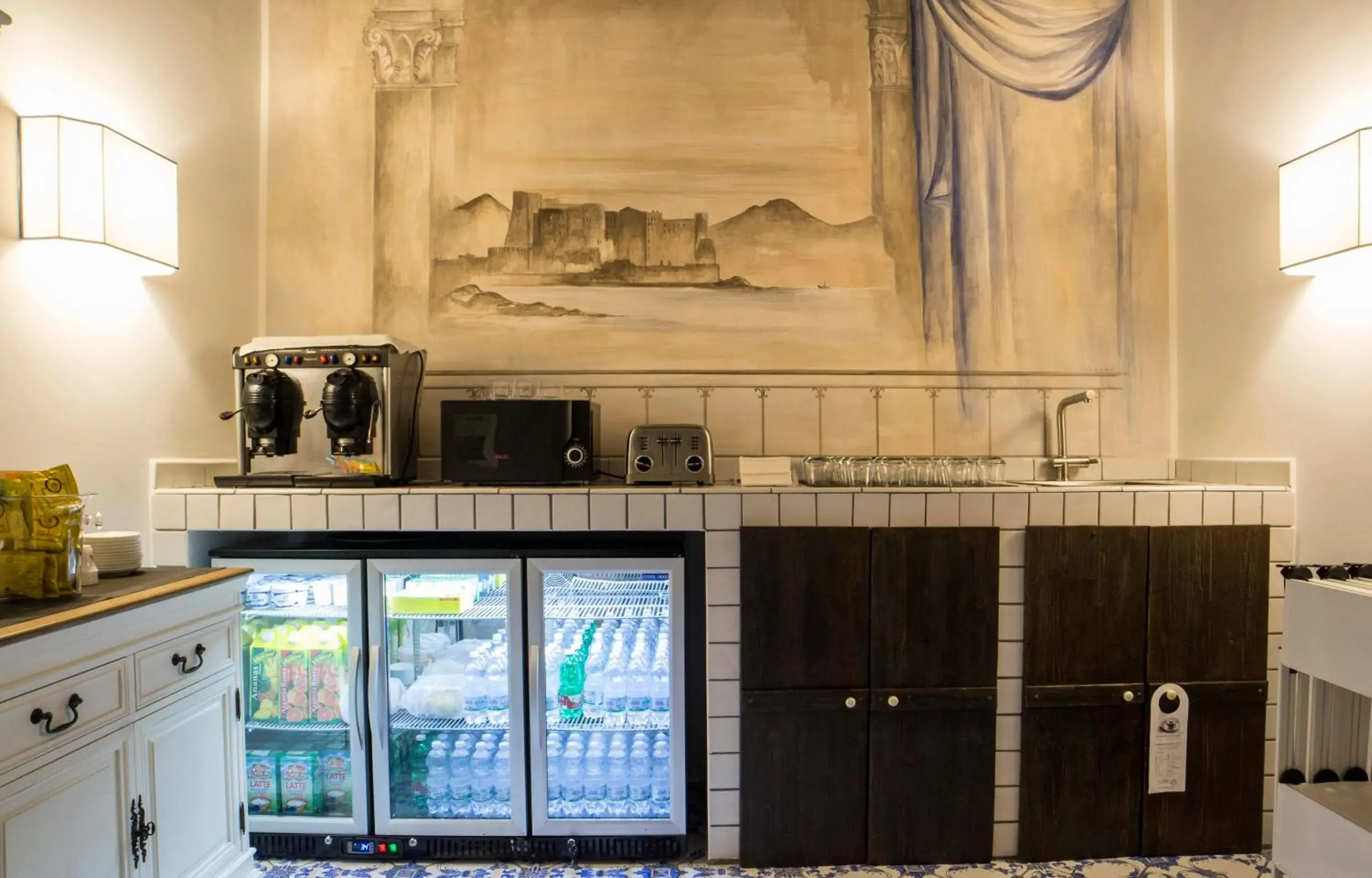 Coffee/tea facilities in Morelli suite Coffee/tea facilities in Morelli suite