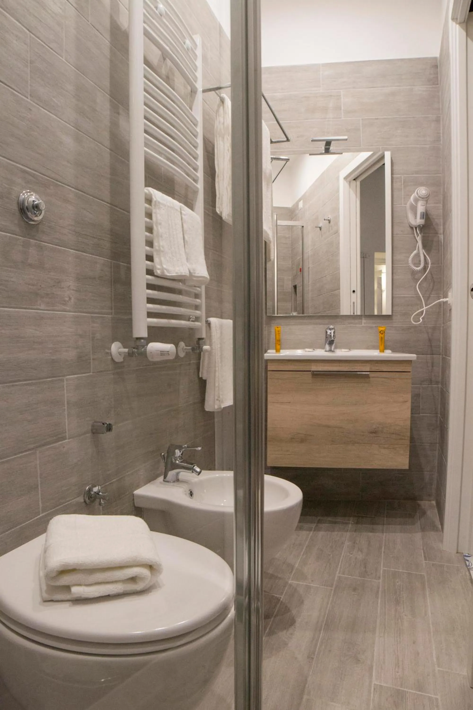 Shower in Morelli suite