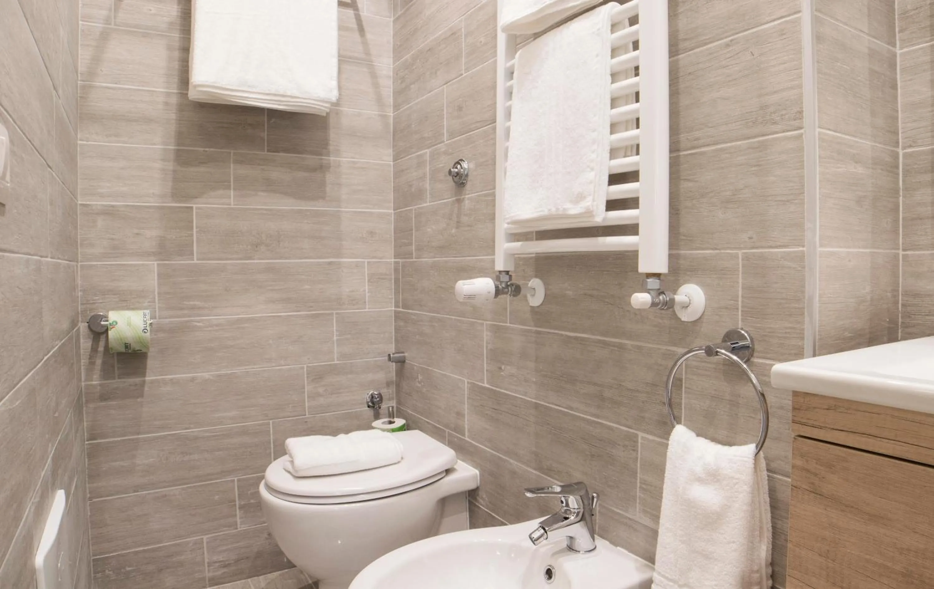 Shower in Morelli suite