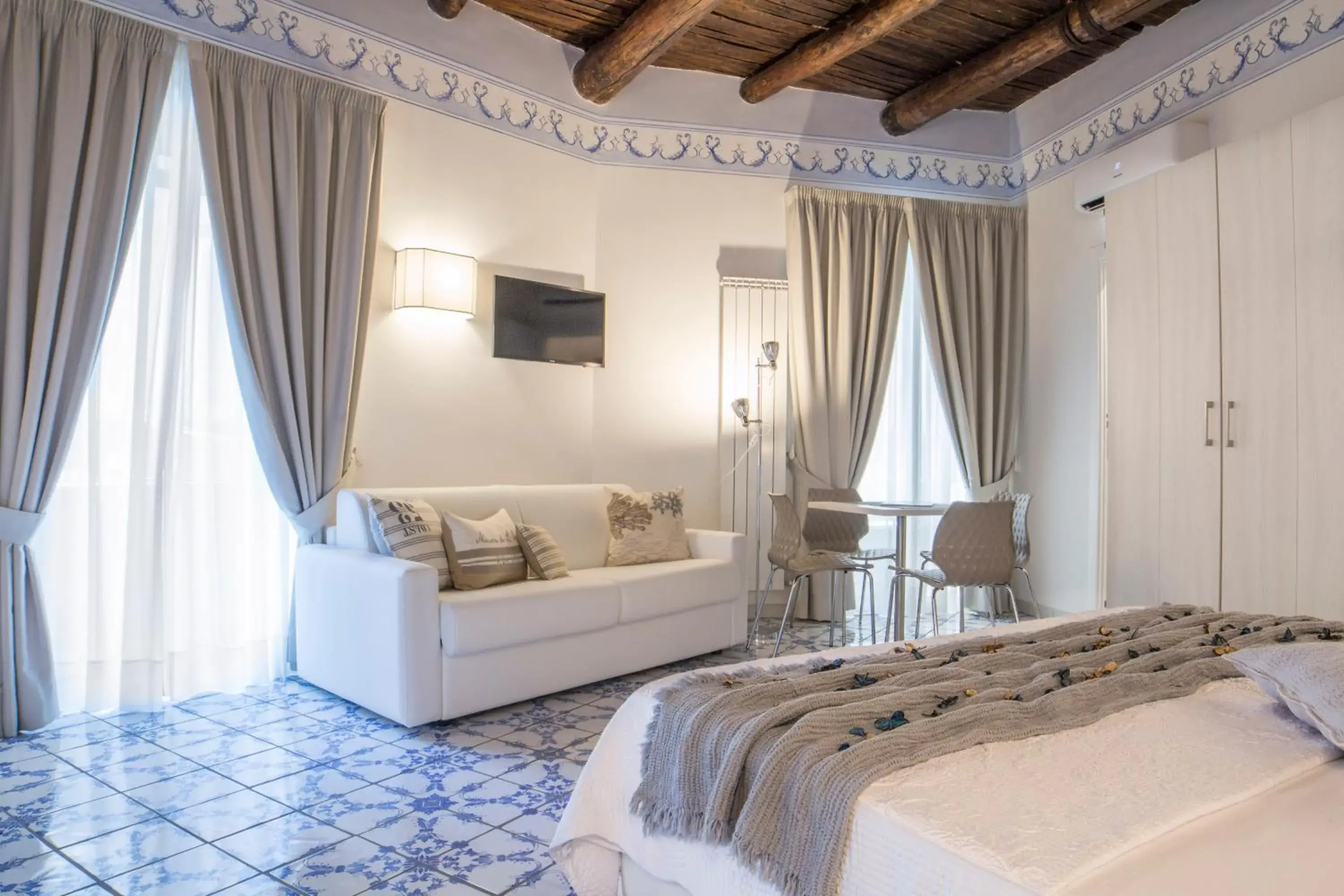 TV and multimedia, Bed in Morelli suite TV and multimedia, Bed in Morelli suite