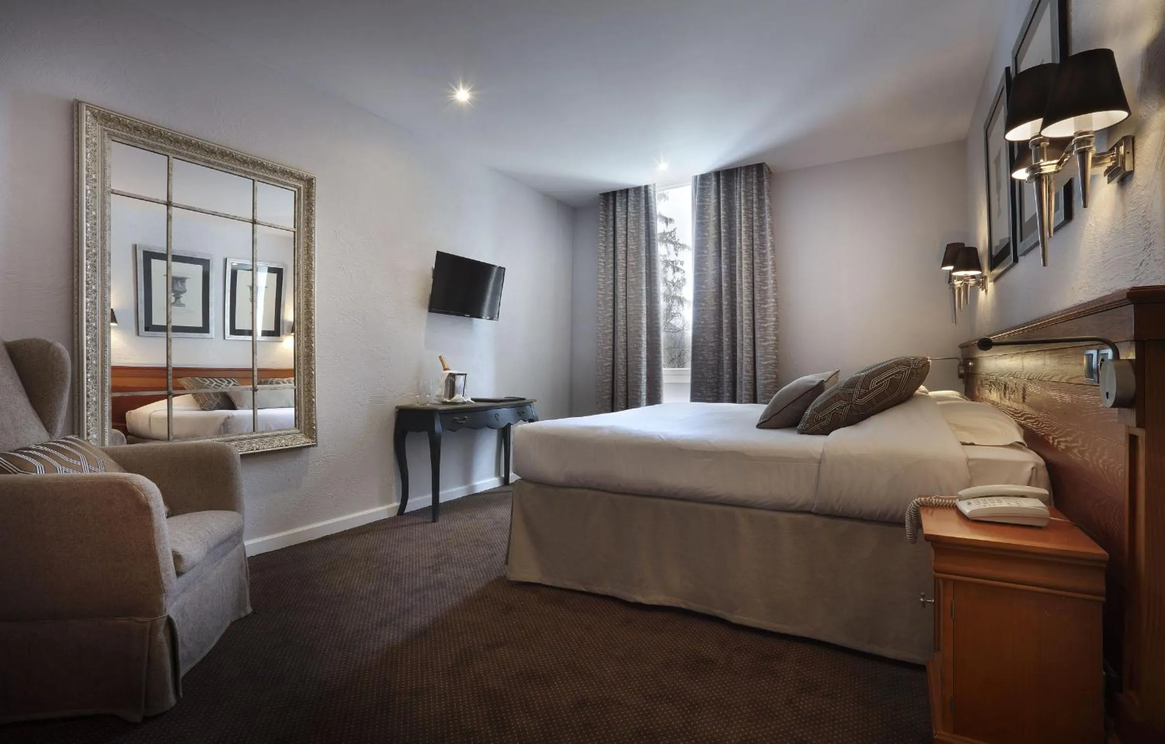 Bedroom, Bed in Château des Comtes de Challes