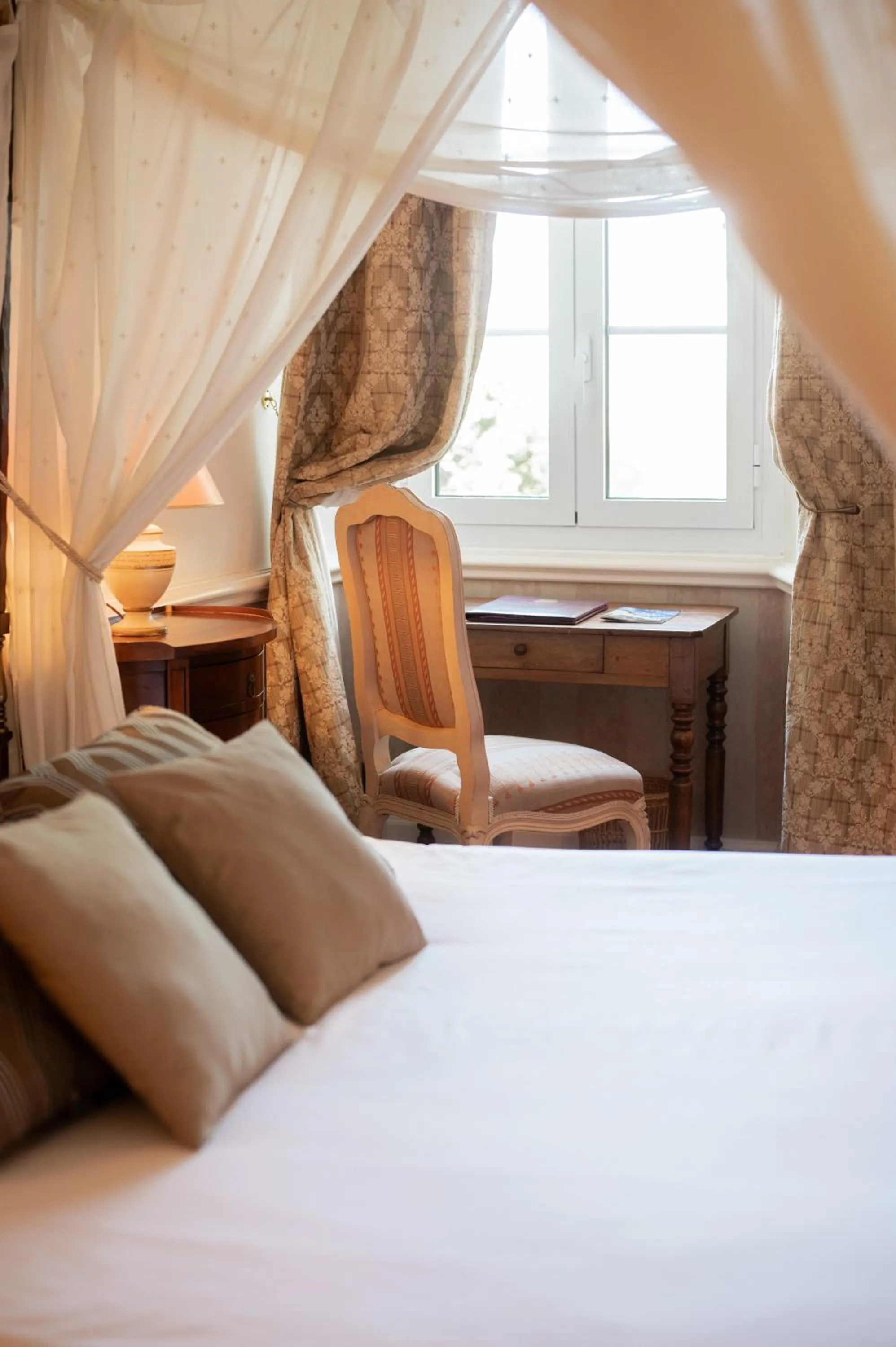 Property building, Bed in Château des Comtes de Challes