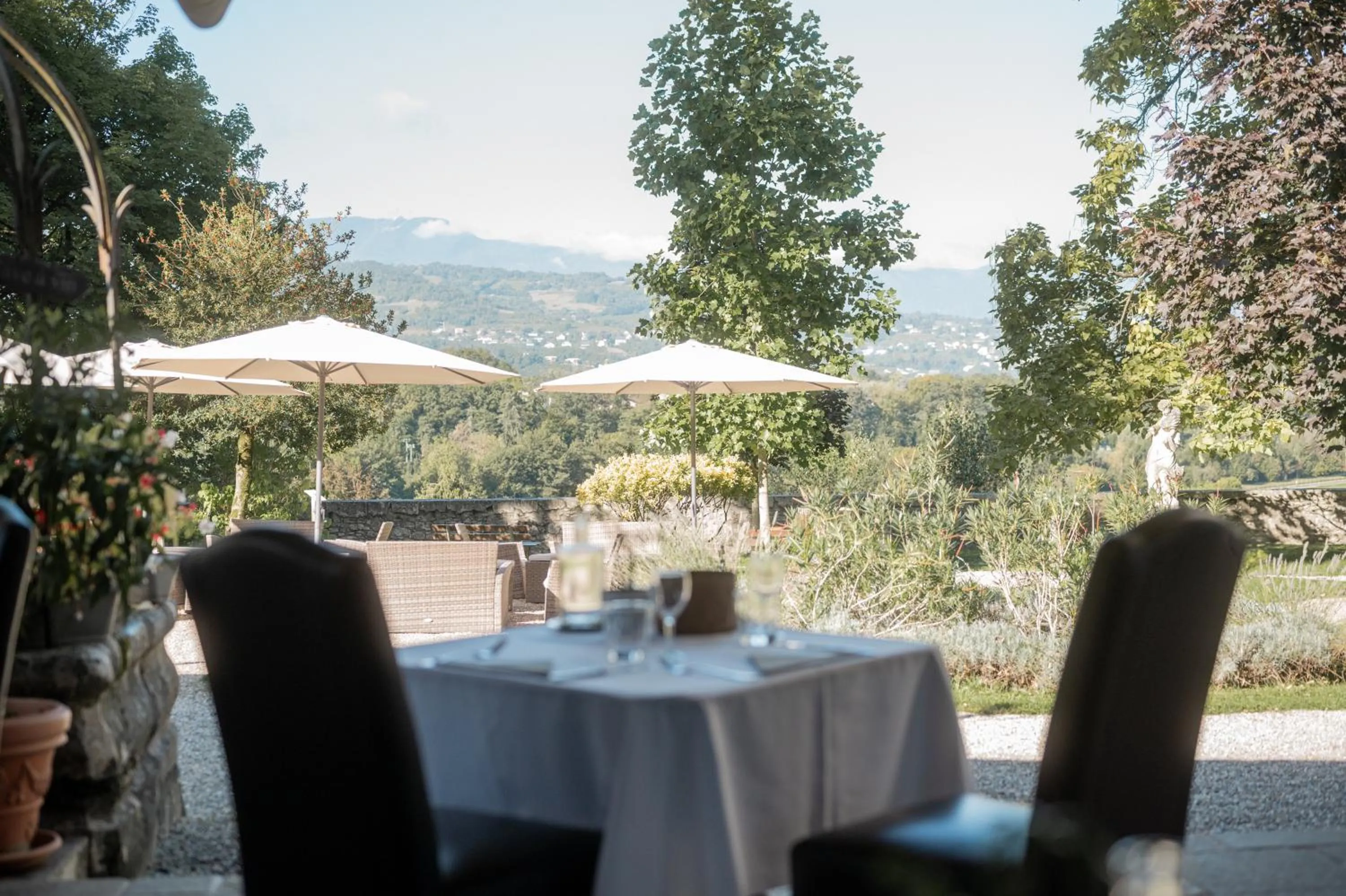 Garden view in Château des Comtes de Challes
