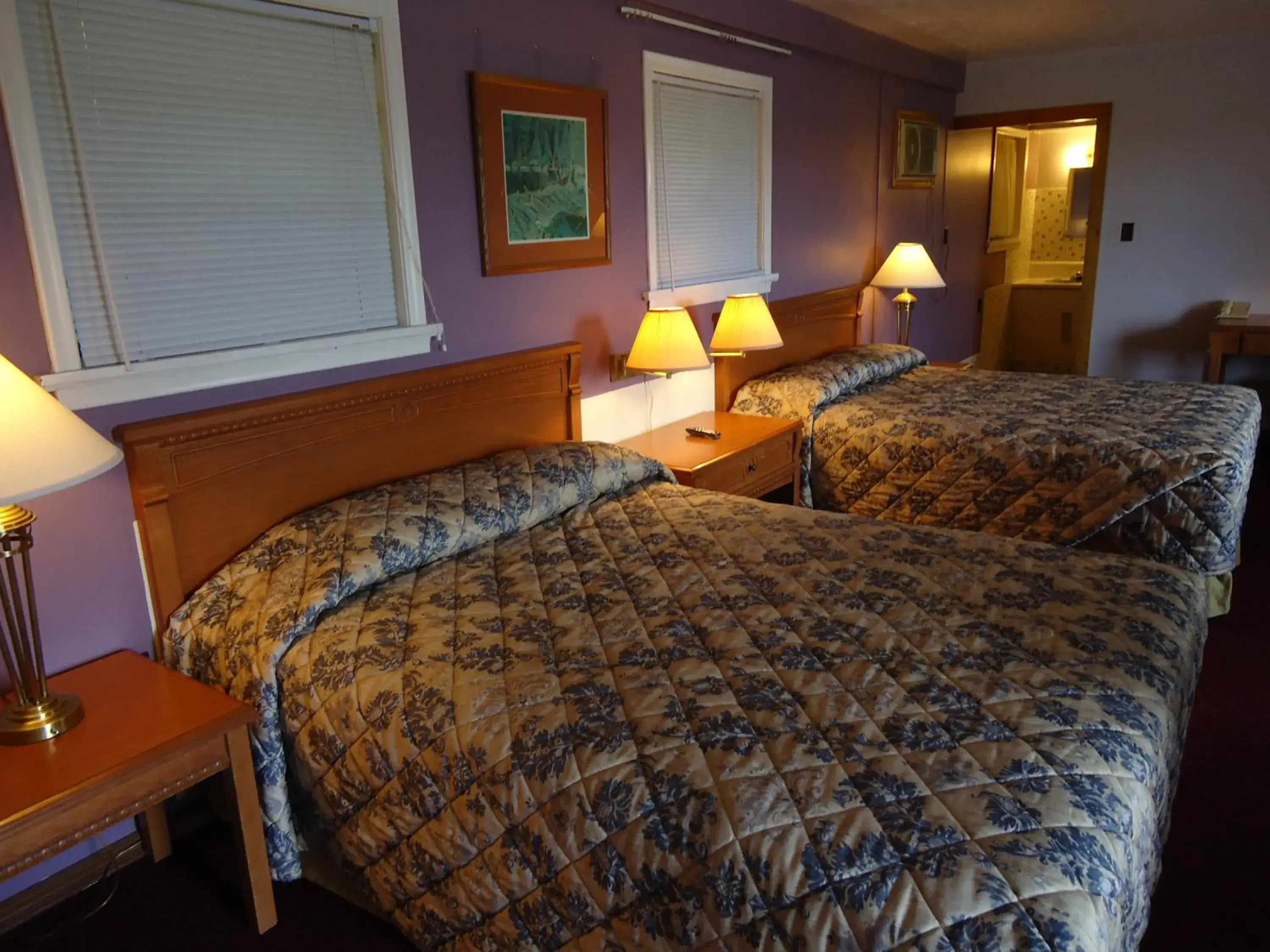 Bed in Westmount Motel