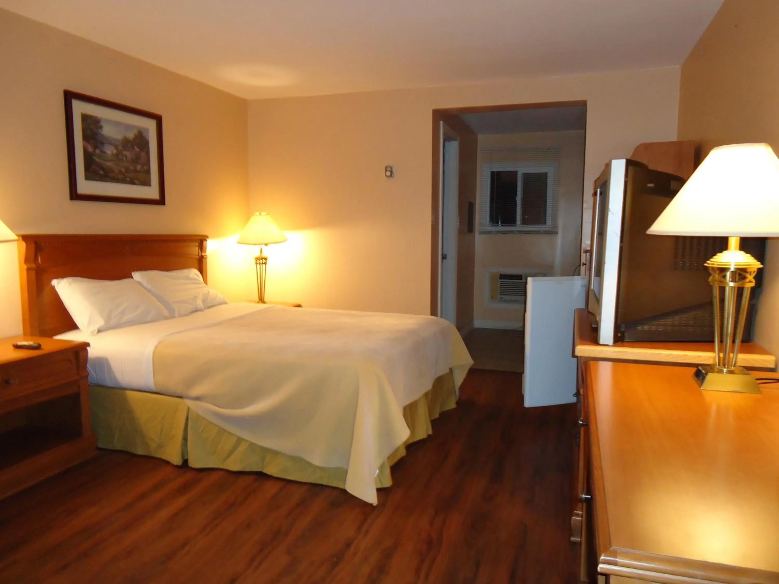 Bed in Westmount Motel