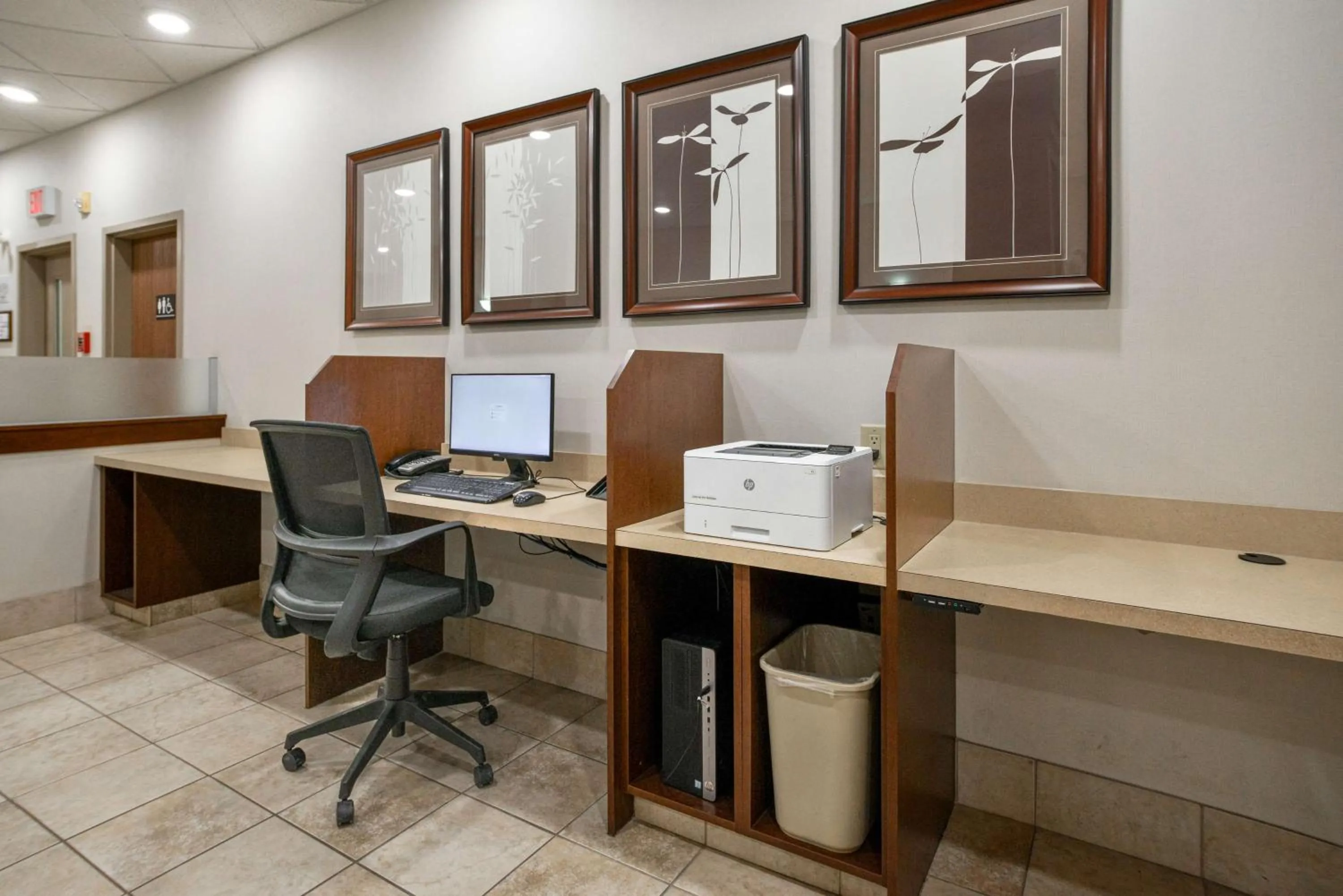 Business facilities in Coast Weyburn Hotel