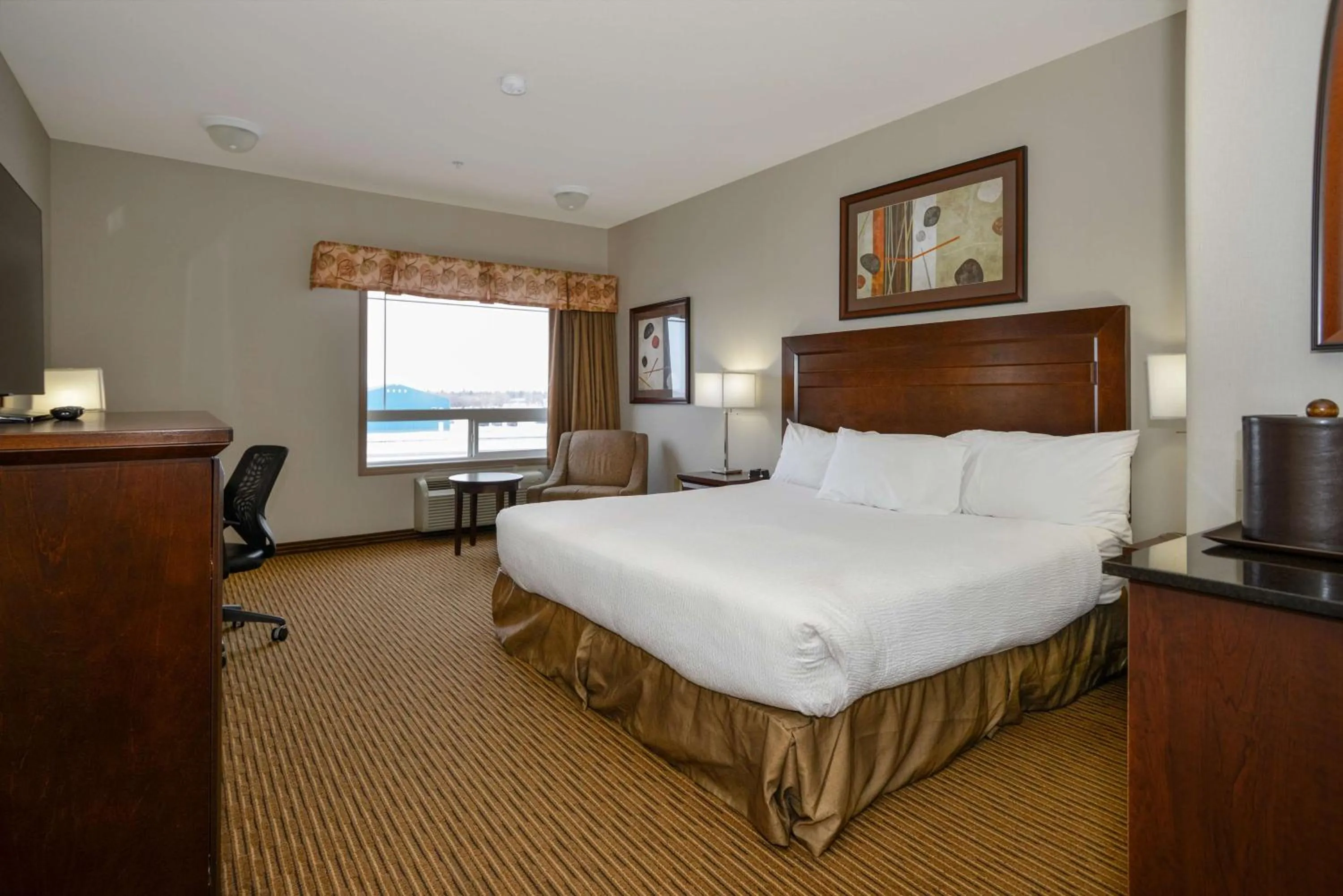 Bedroom, Bed in Coast Weyburn Hotel