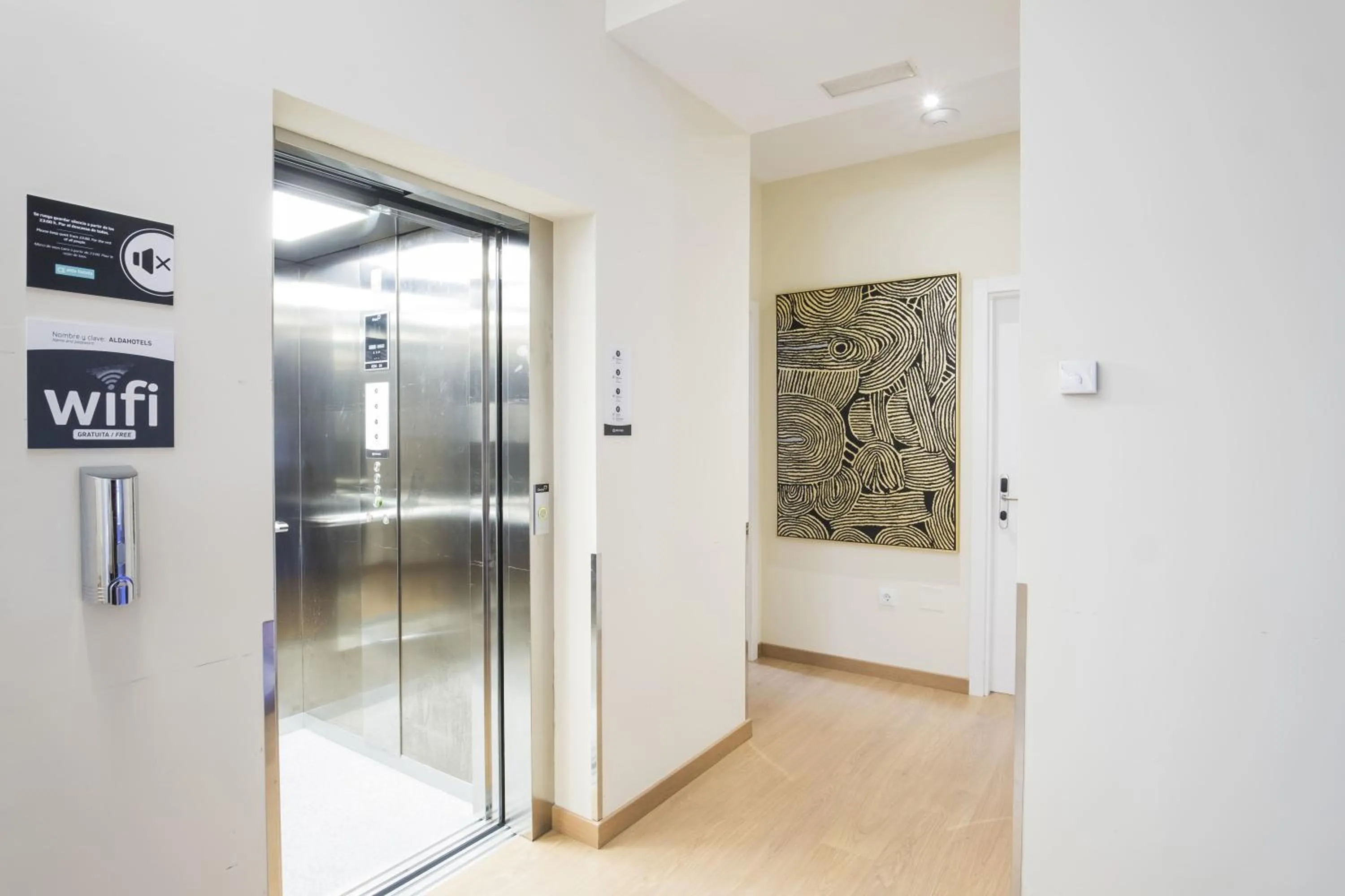 elevator in Hotel Alda Triacastela