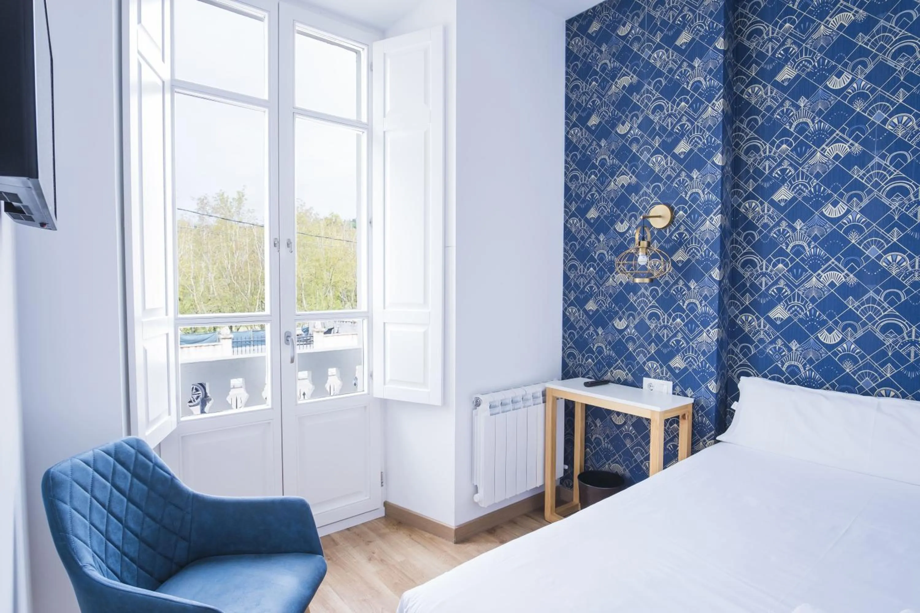 View (from property/room), Bed in Hotel Alda Triacastela