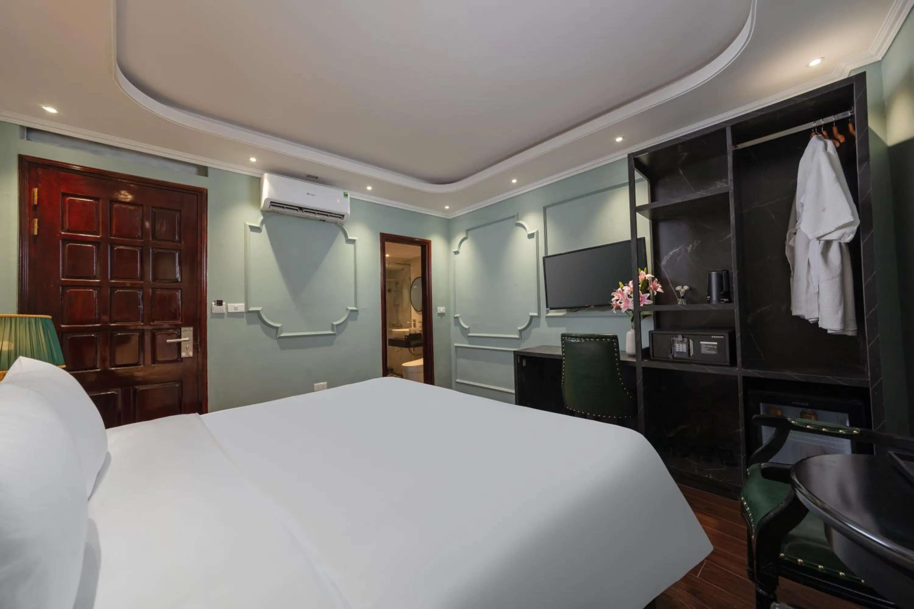 Bed in Madelise Grand Hotel