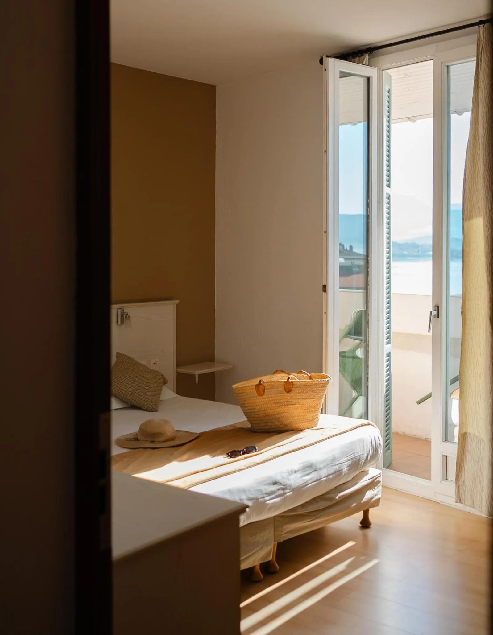 Bedroom, Bed in Hôtel Du Golfe