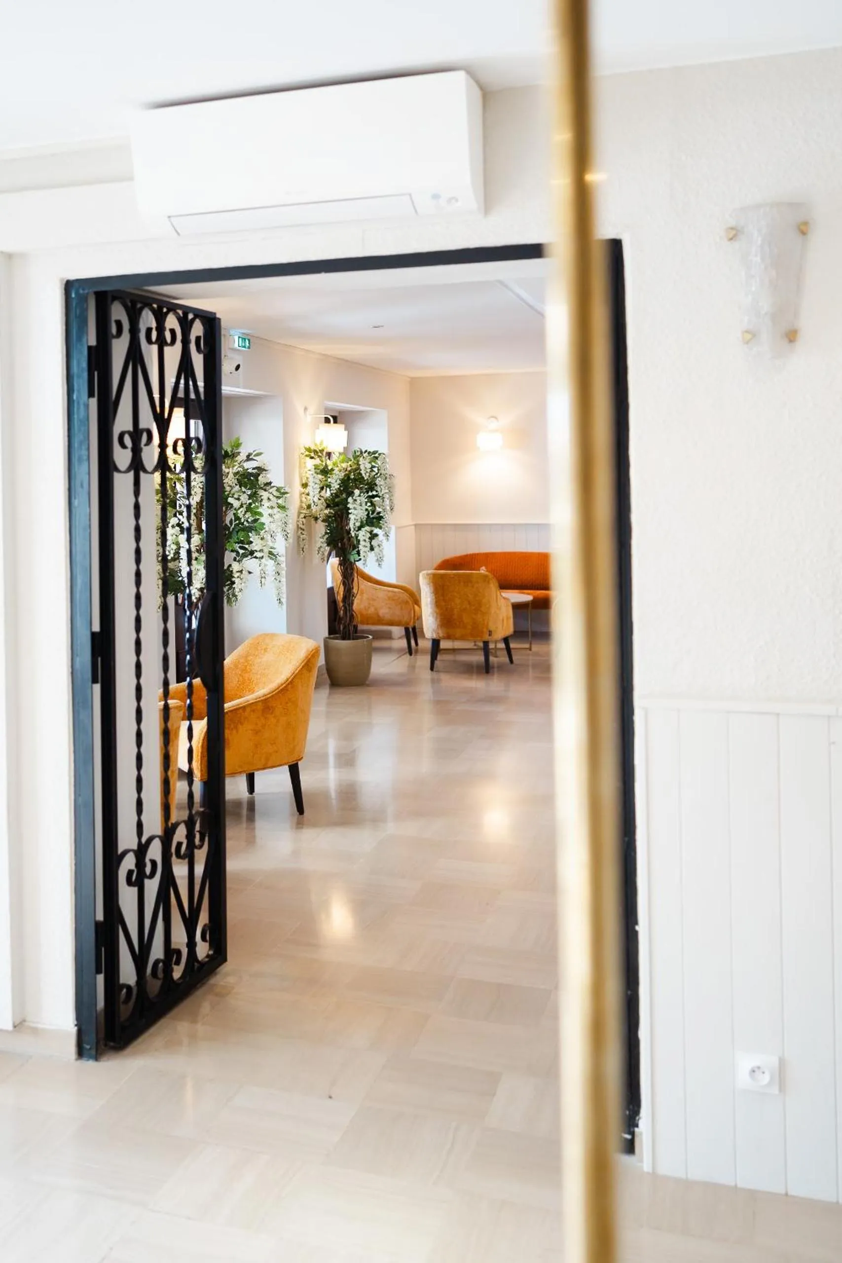 Living room in Hôtel Du Golfe