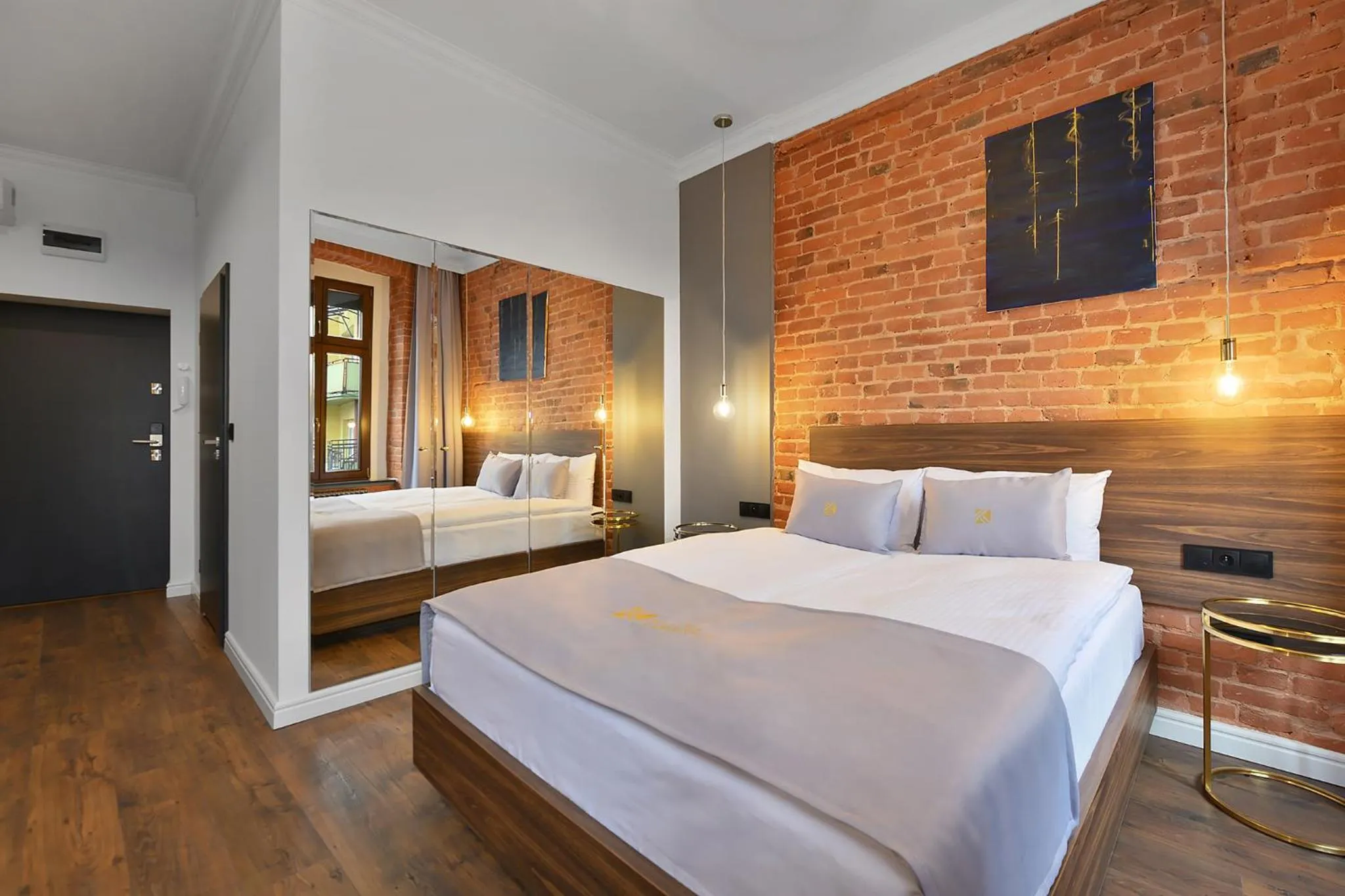 Photo of the whole room, Bed in Aparthotel Krzywa Kamienica