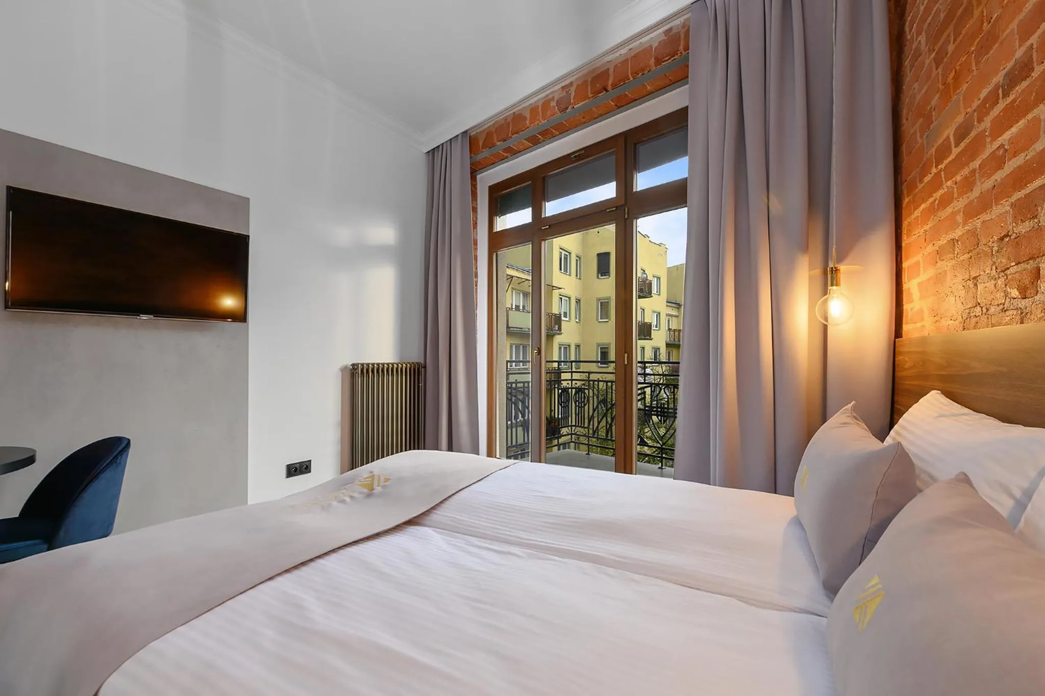 Street view, Bed in Aparthotel Krzywa Kamienica