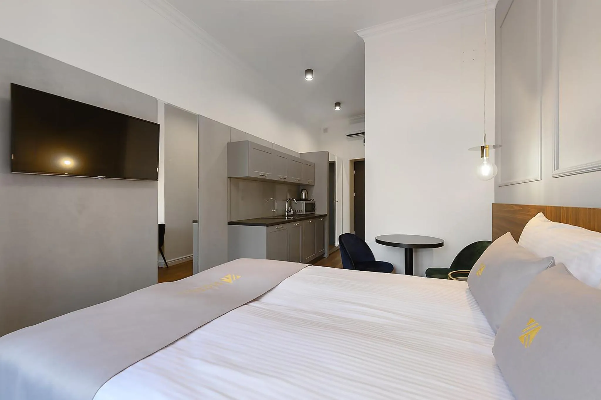 Bed in Aparthotel Krzywa Kamienica