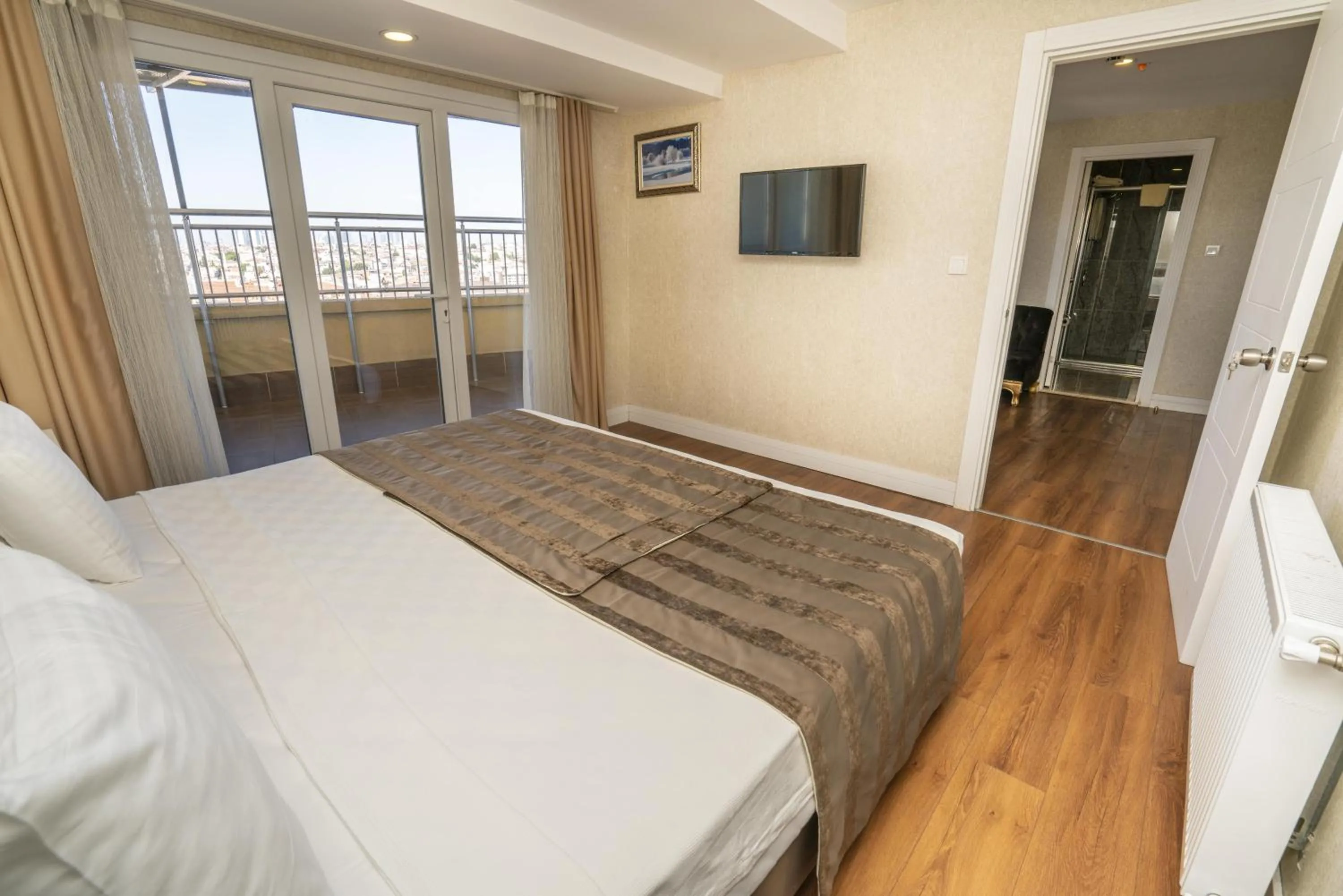 Bed in Topkapi Old City Kensington Hotel Ottoman Heritage