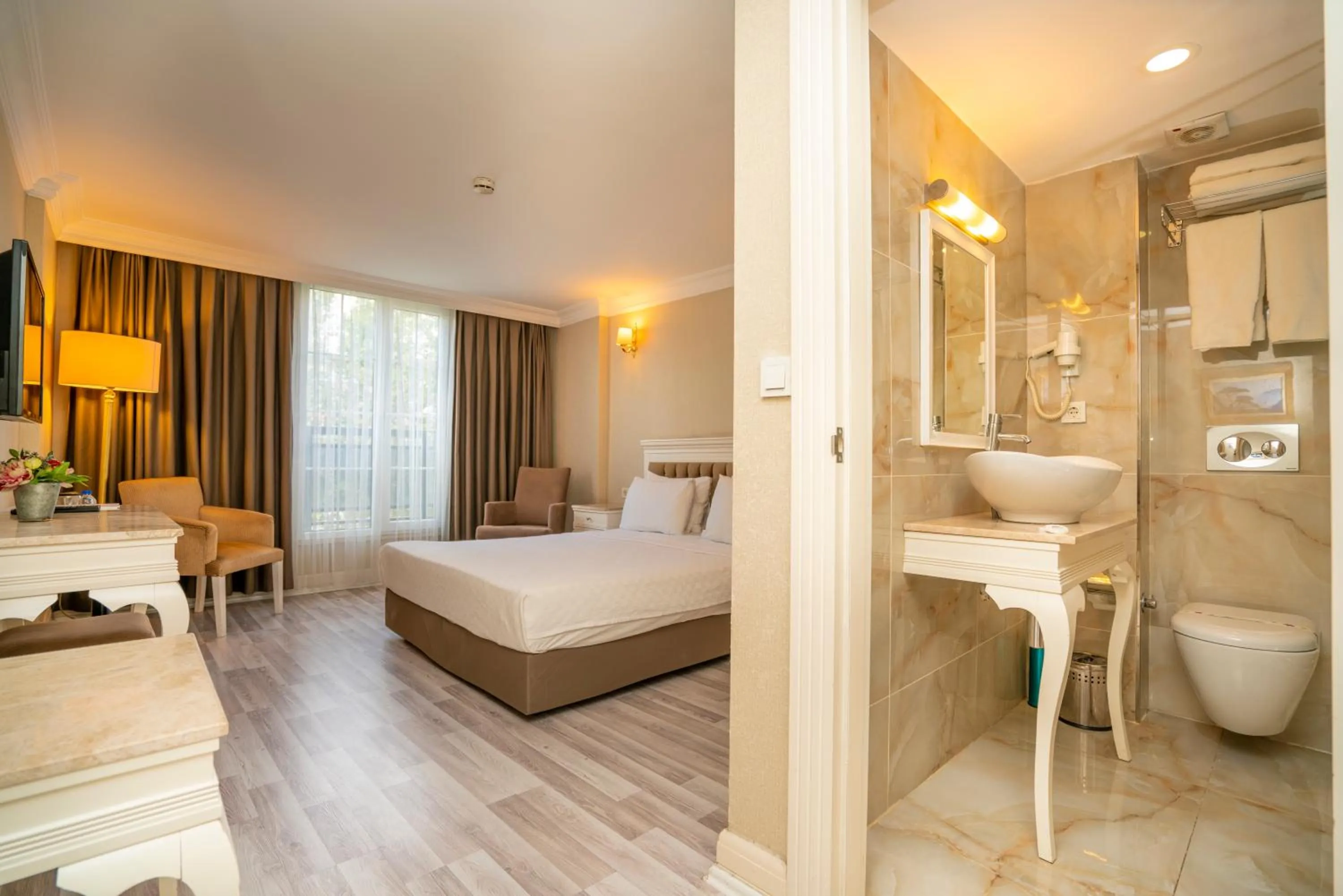 Toilet, Bed in Topkapi Old City Kensington Hotel Ottoman Heritage