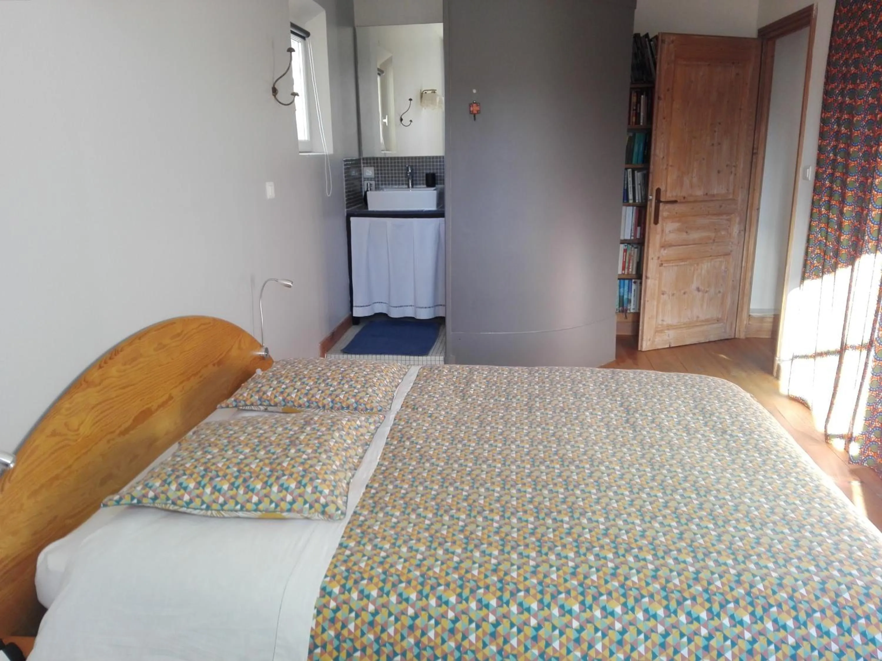 Photo of the whole room in Mas Bohème