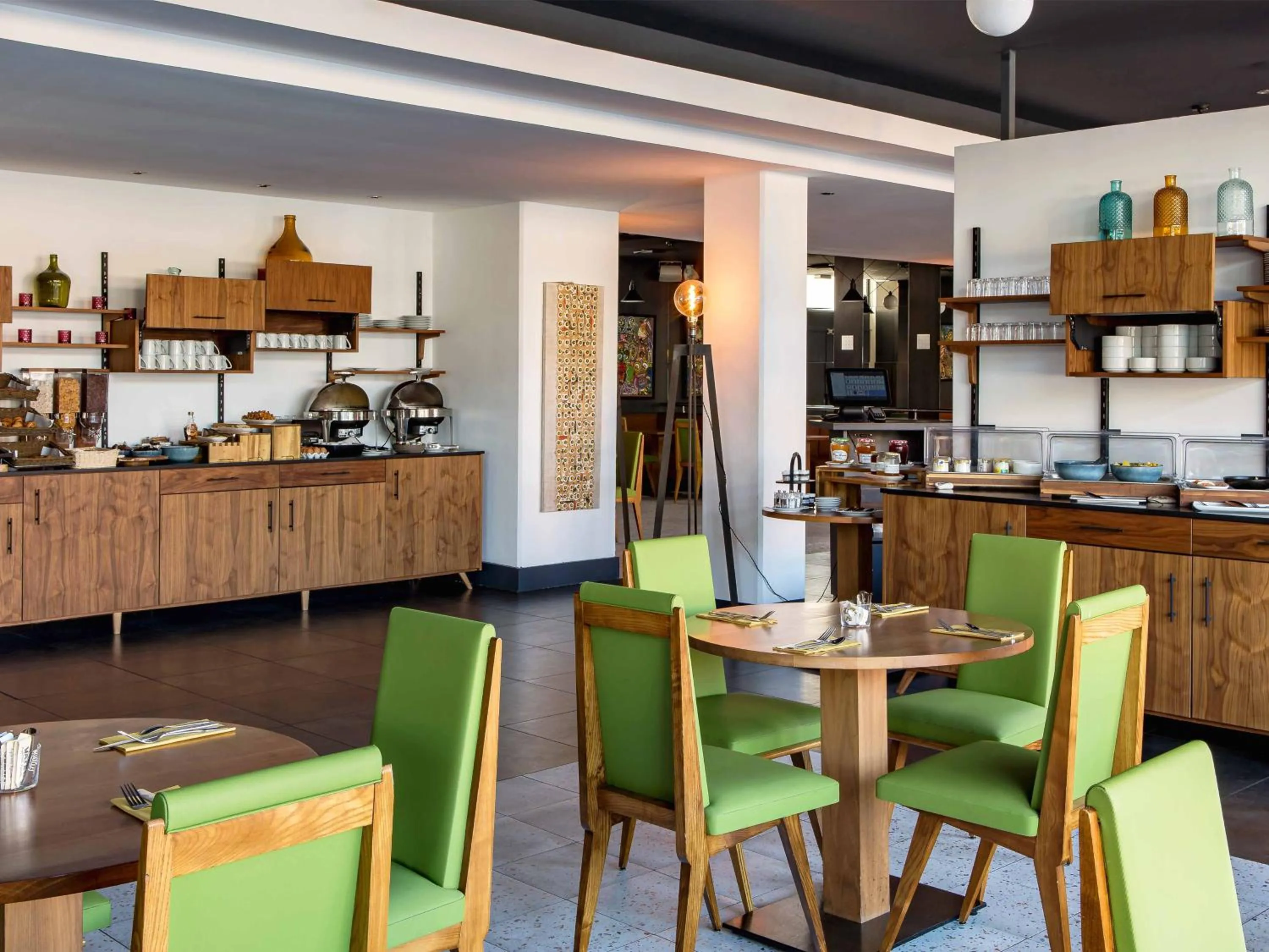 Restaurant/places to eat in New Hotel of Marseille - Vieux Port