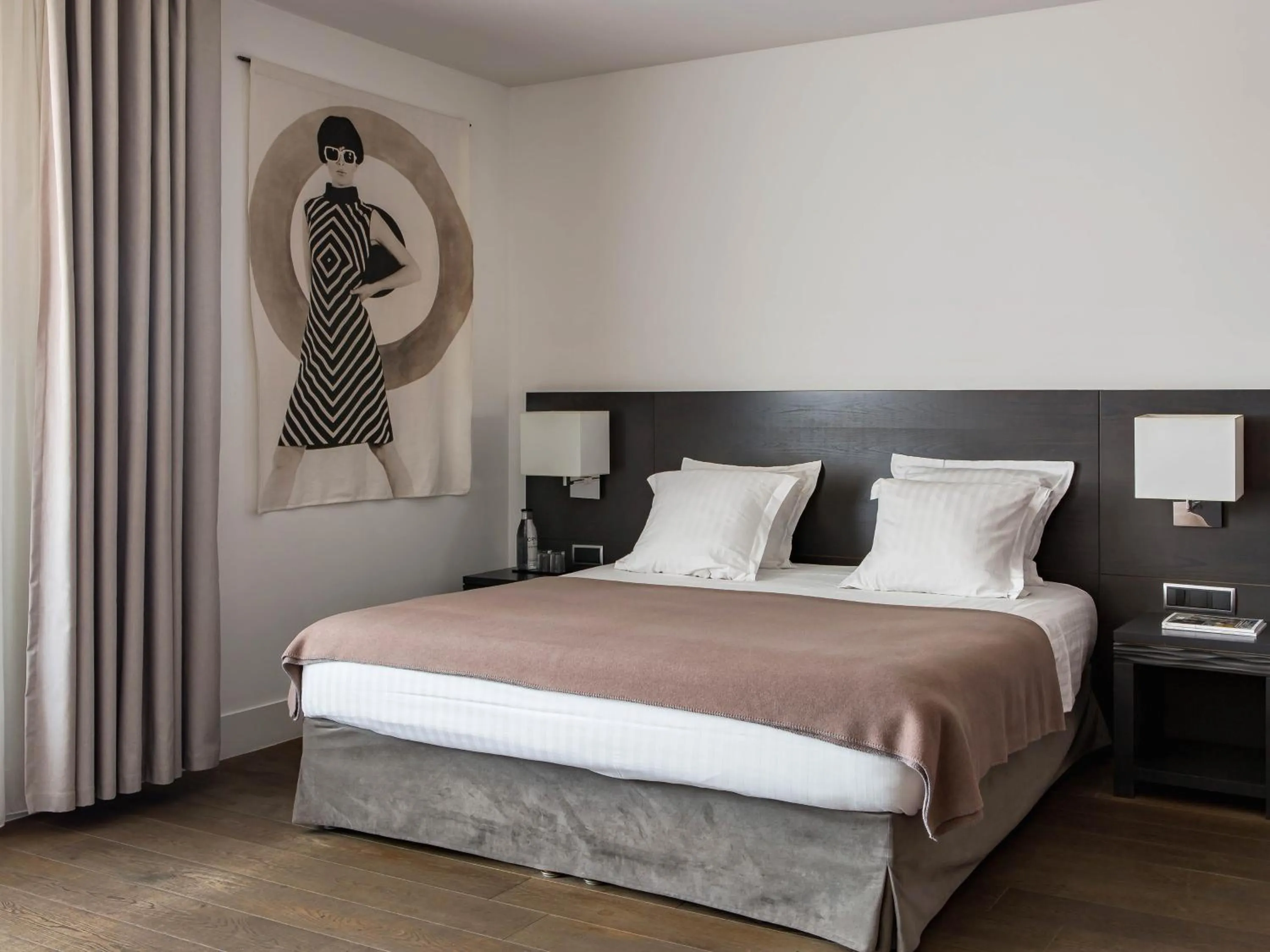 Bedroom, Bed in New Hotel of Marseille - Vieux Port