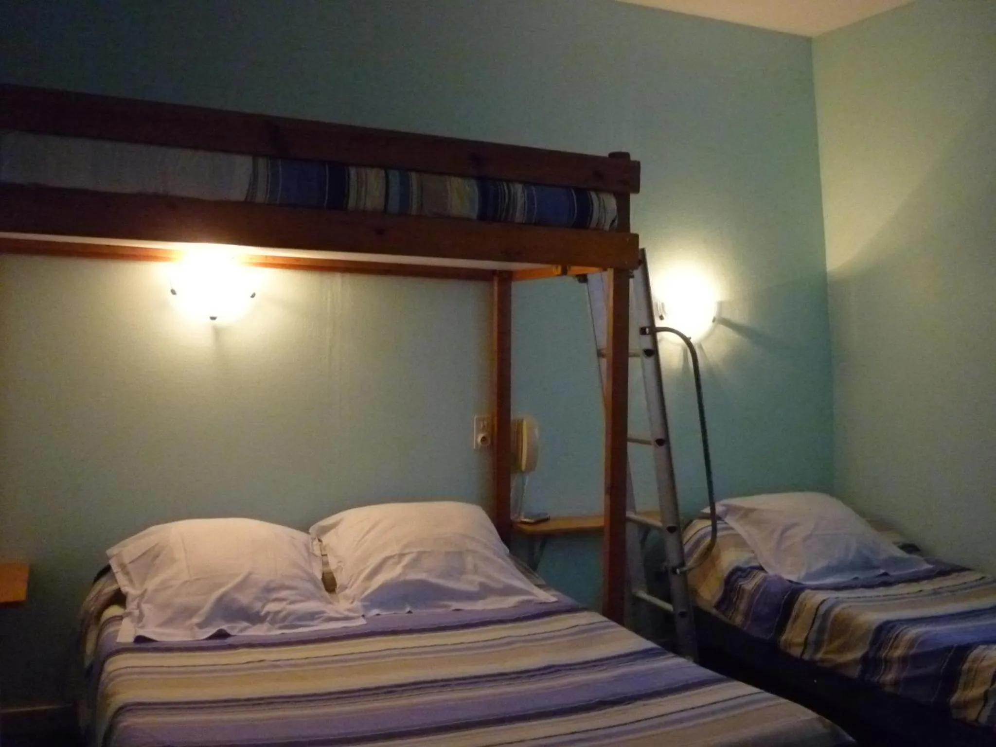 Bed in Hôtel du Centre