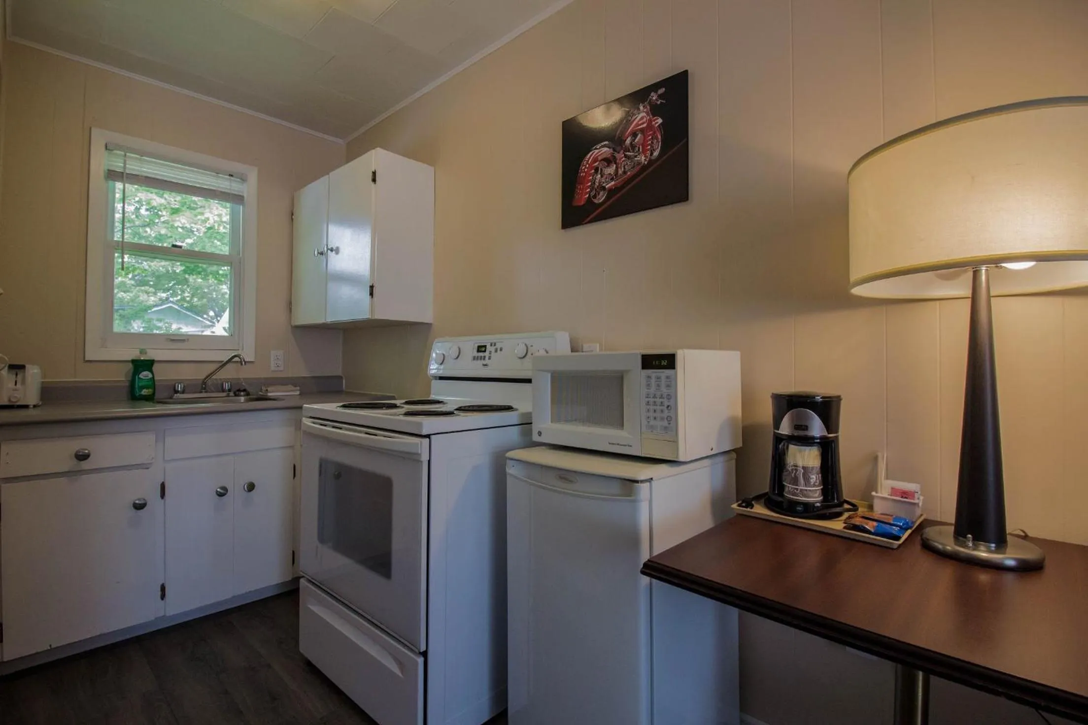 The White Horse Motel