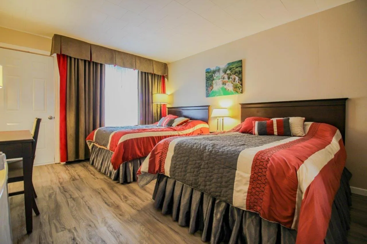 Property building, Bed in The White Horse Motel