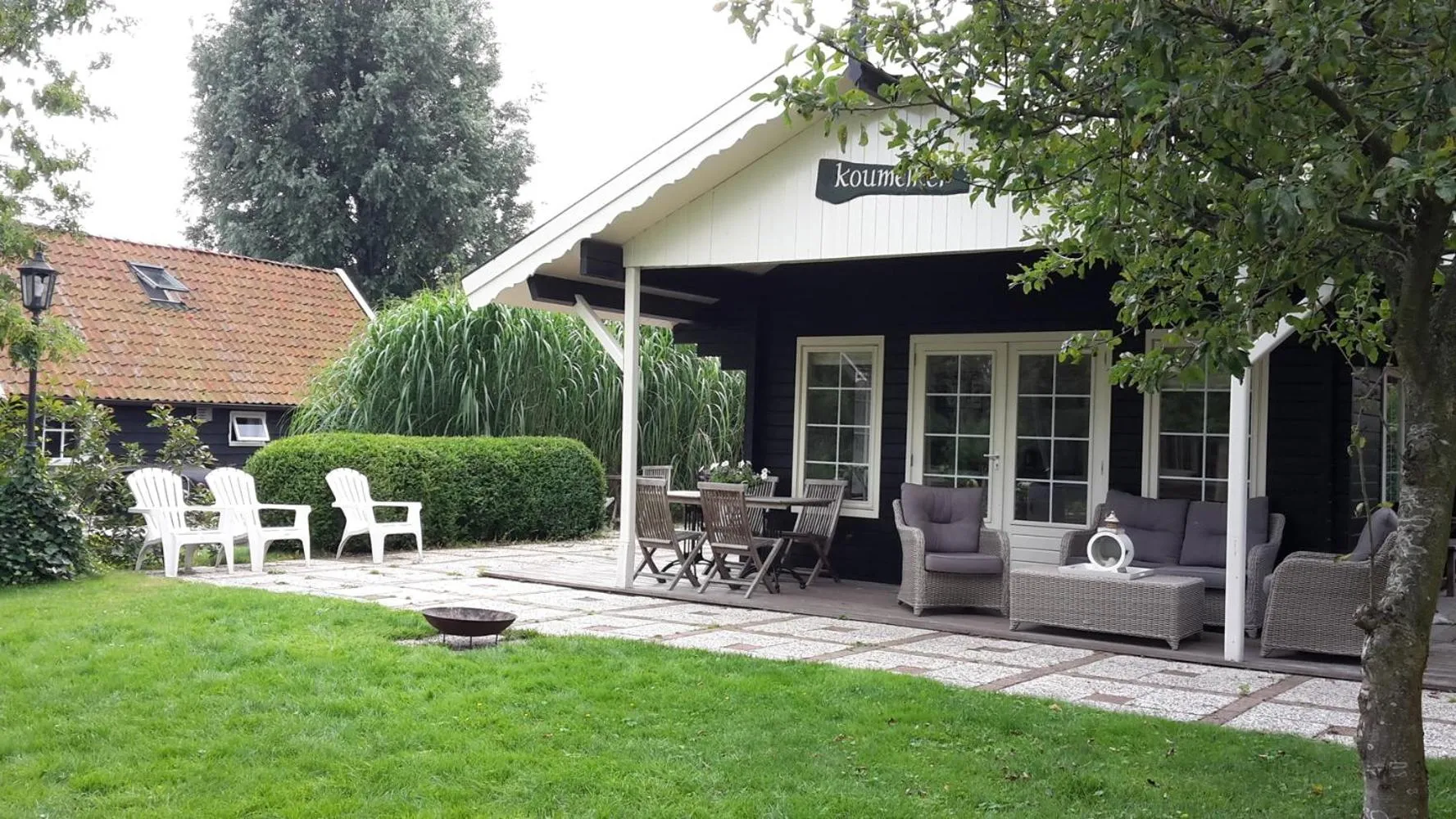 Patio in d'Oude Herbergh, vakantiehuizen aan het water